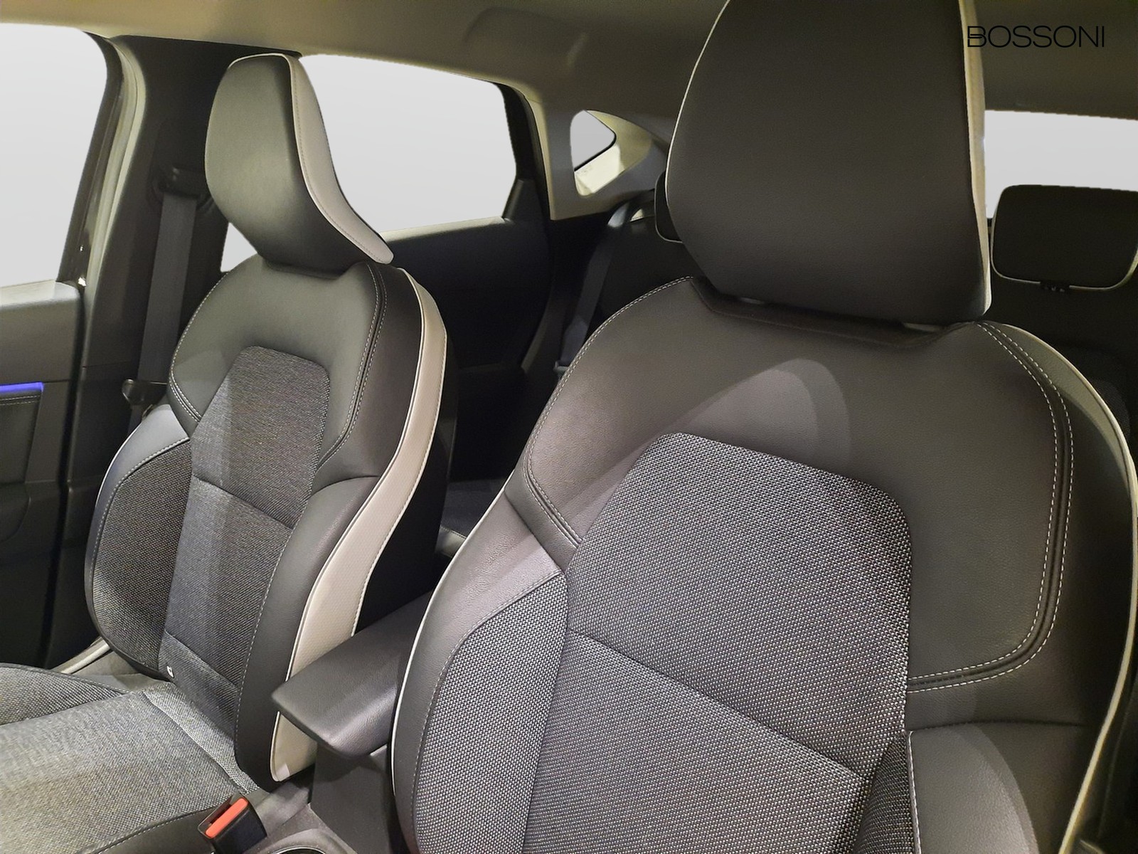 22 - Renault Captur 1.6 e-tech full hybrid techno auto 145cv