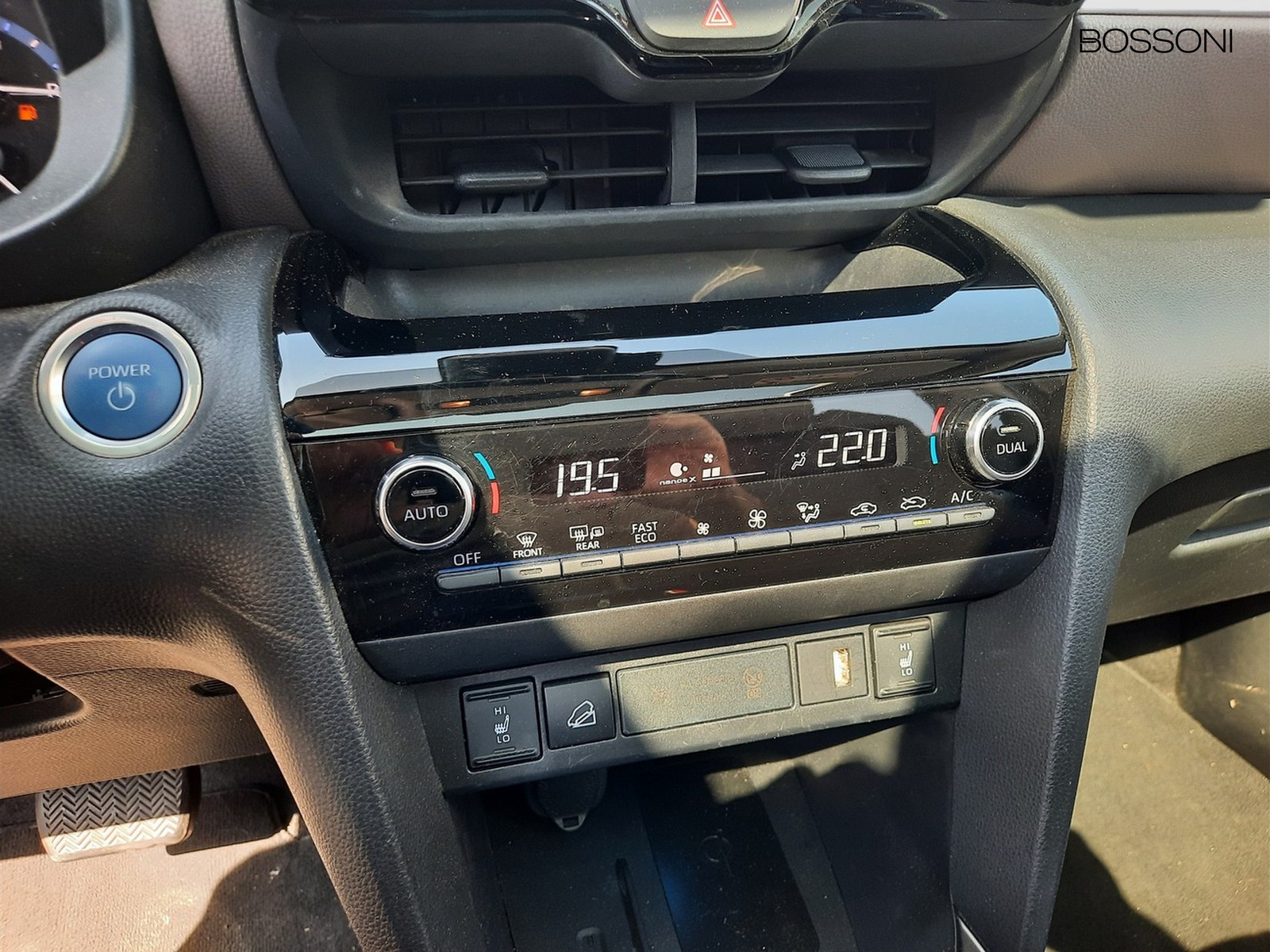 12 - Toyota yaris cross 1.5 h 116cv lounge awd-i e-cvt