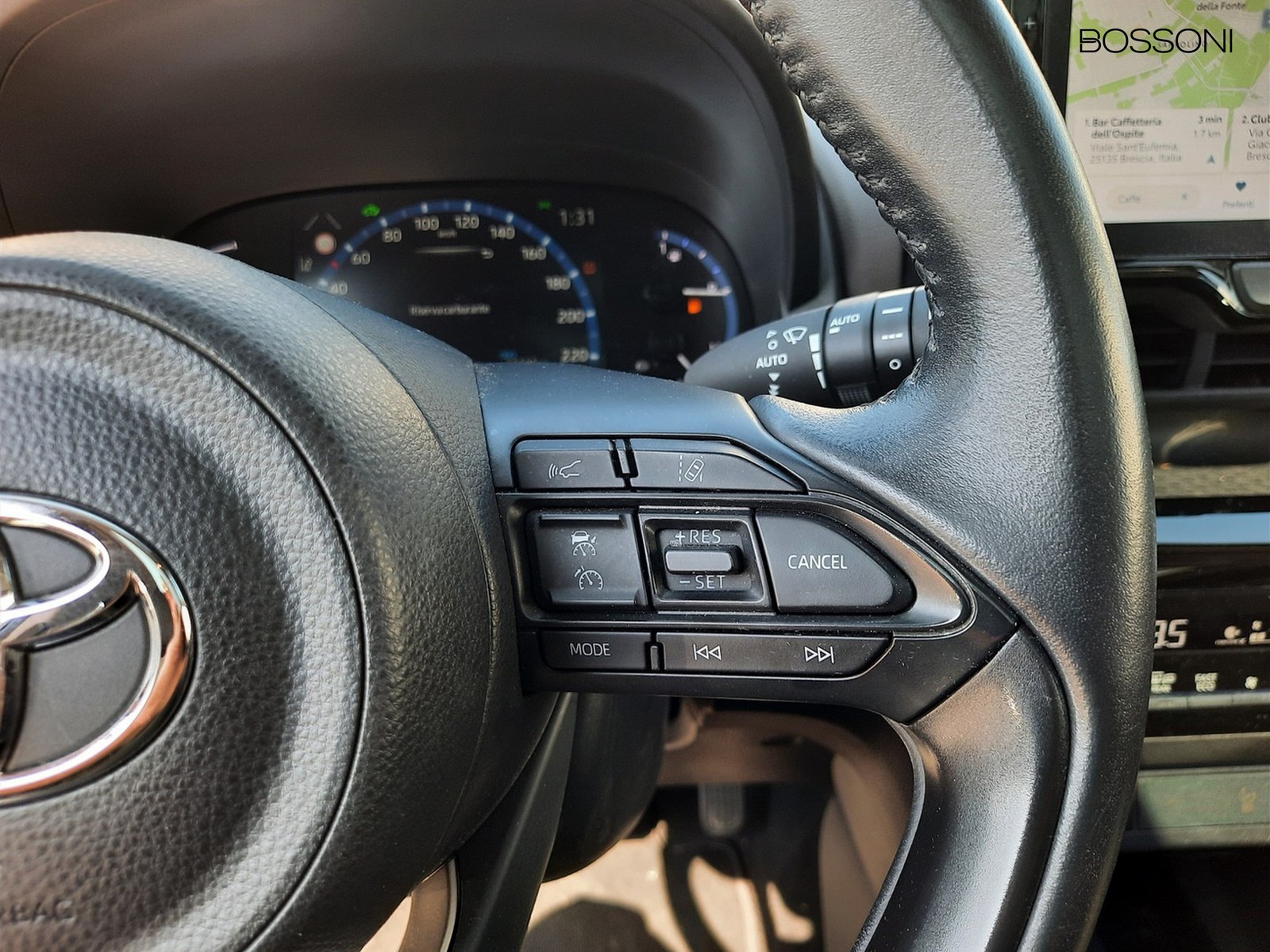 18 - Toyota yaris cross 1.5 h 116cv lounge awd-i e-cvt