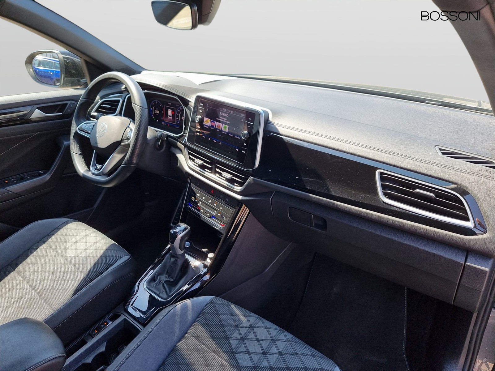 11 - Volkswagen T-Roc 2.0 tdi scr 150cv r line dsg