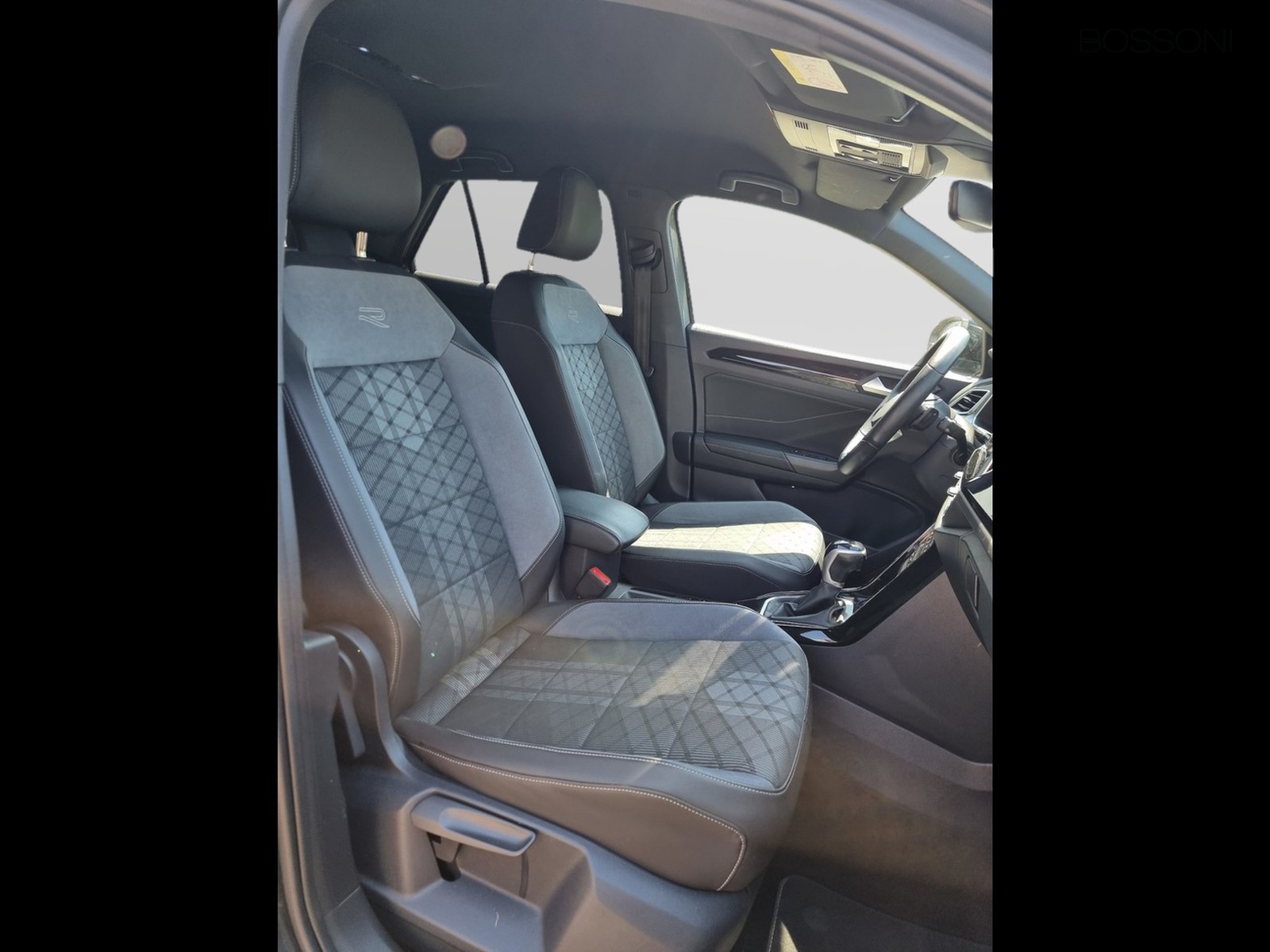 12 - Volkswagen T-Roc 2.0 tdi scr 150cv r line dsg