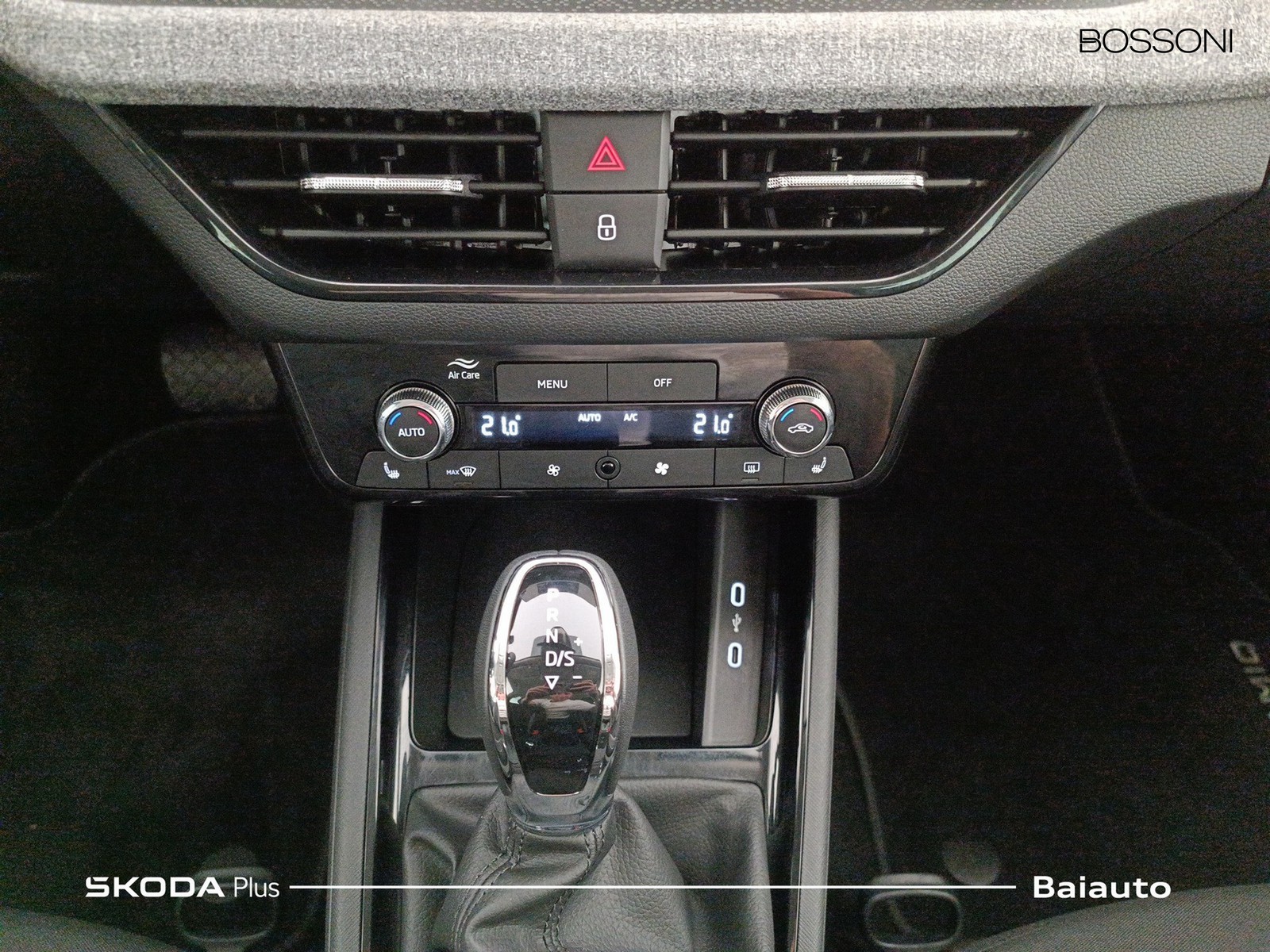 11 - Skoda Kamiq 1.0 tsi 115cv black dots dsg