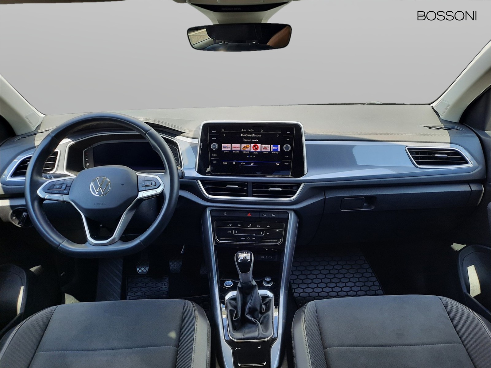 6 - Volkswagen T-Roc 1.0 tsi 110cv style