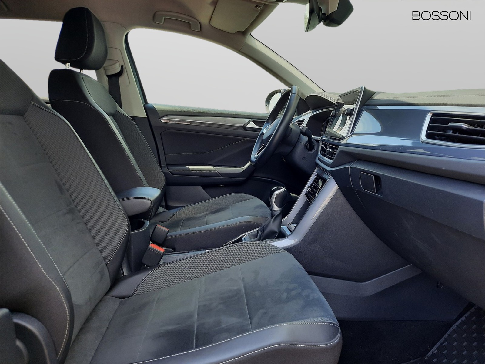 8 - Volkswagen T-Roc 1.0 tsi 110cv style
