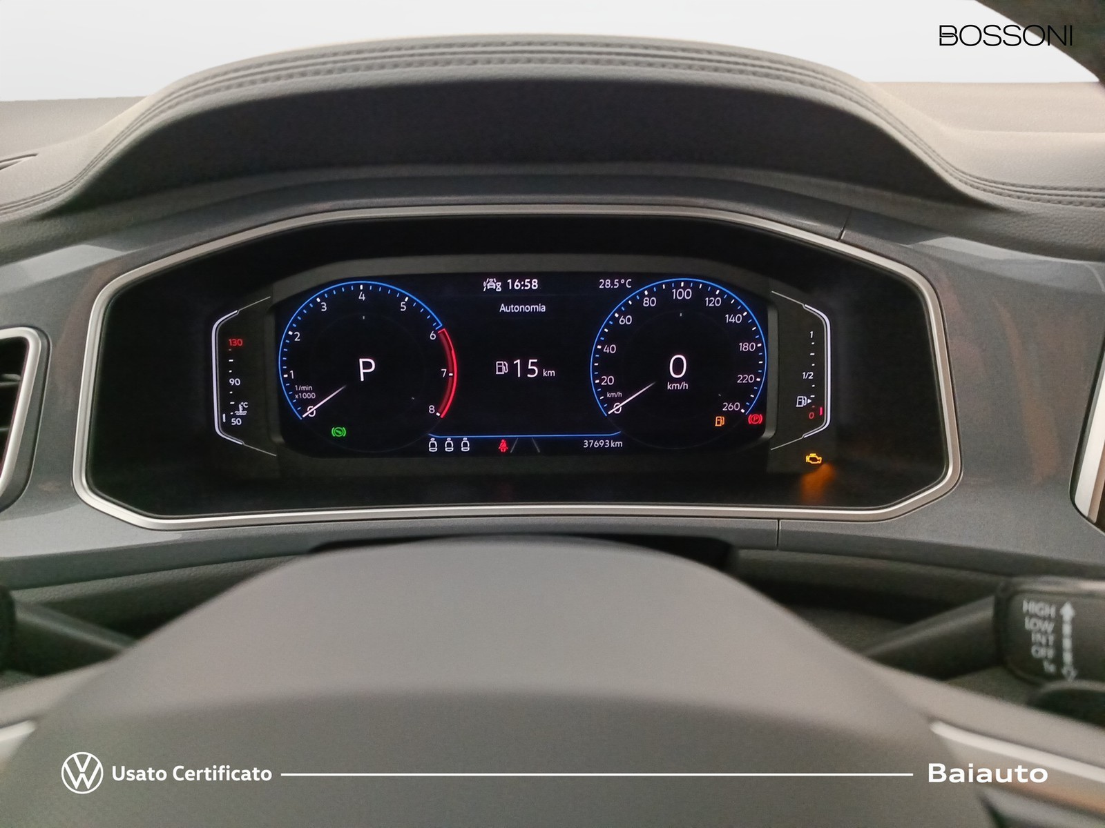 9 - Volkswagen T-Roc 1.5 tsi act style dsg