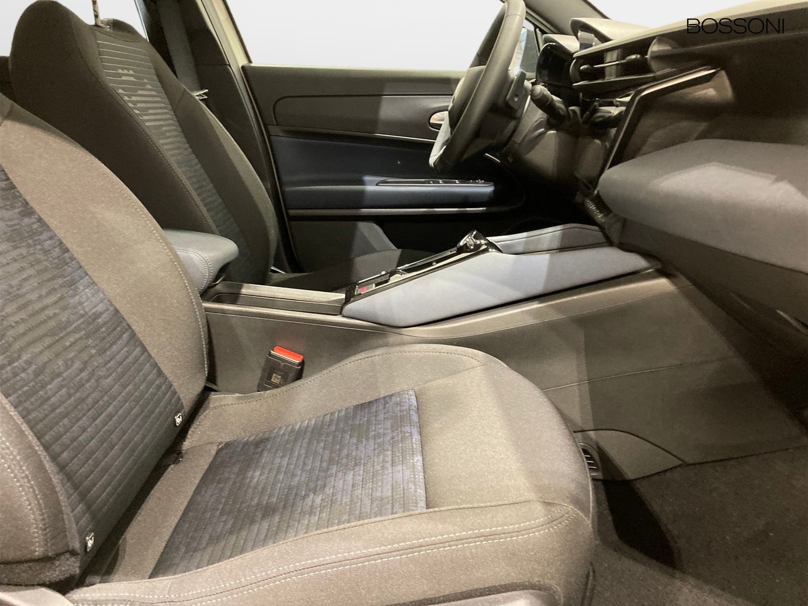 8 - Alfa Romeo Junior 1.2 hybrid 145cv ibrida edct6