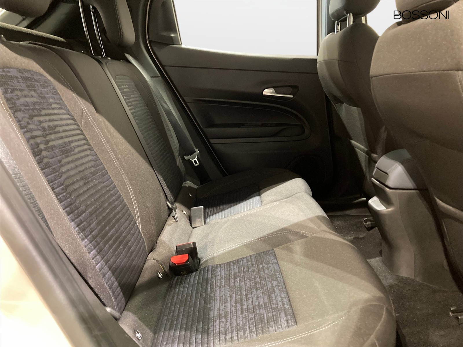 9 - Alfa Romeo Junior 1.2 hybrid 145cv ibrida edct6
