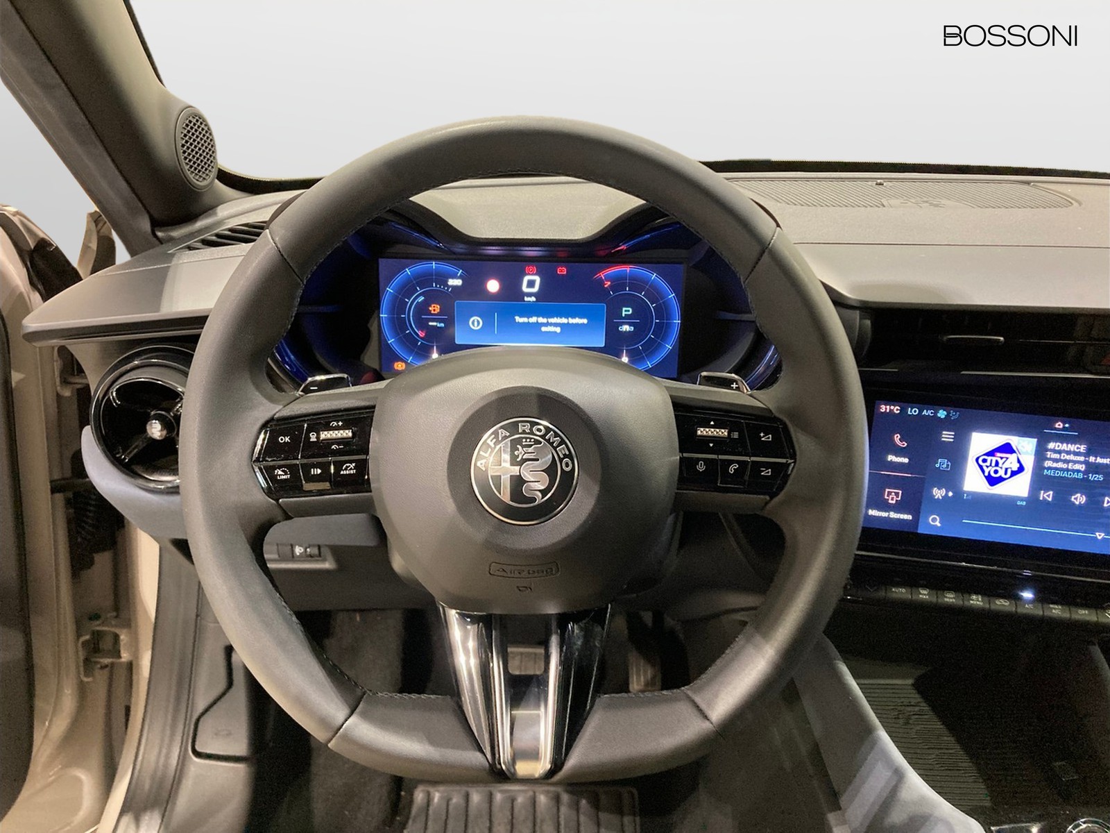 10 - Alfa Romeo Junior 1.2 hybrid 145cv ibrida edct6