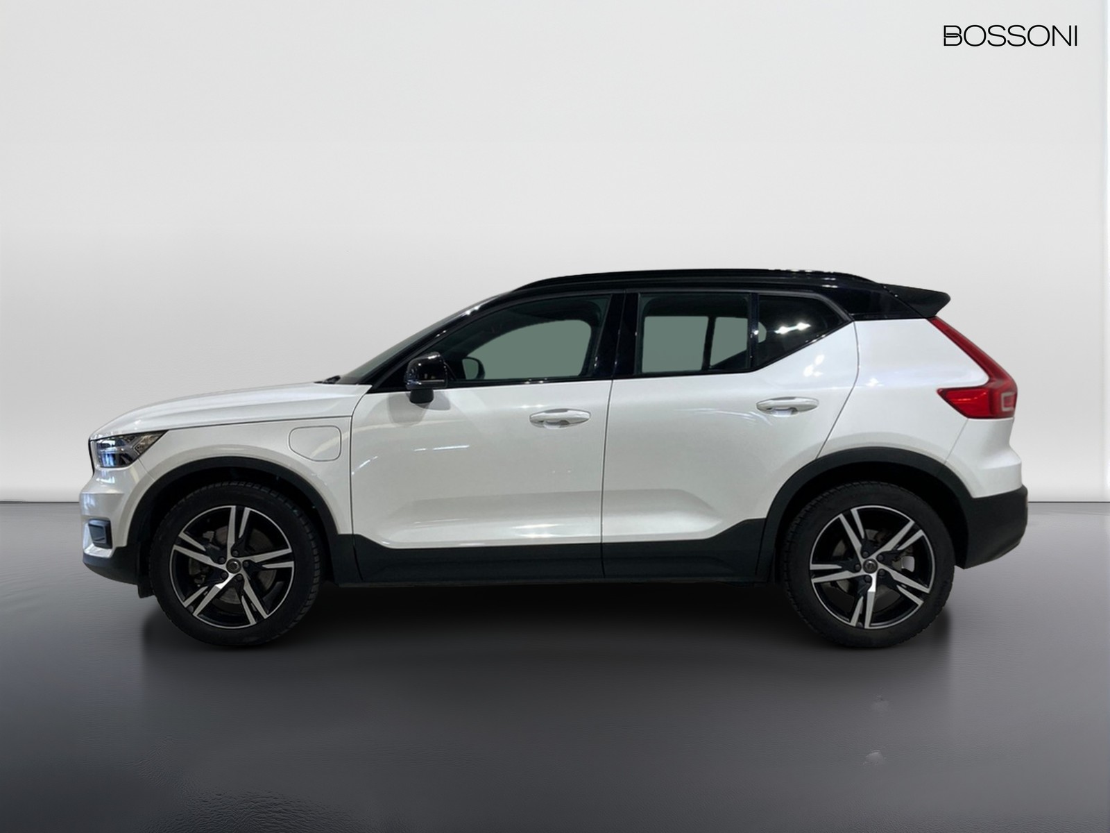 6 - Volvo XC40 1.5 t5 recharge plug-in-hybrid r-design geartronic my21