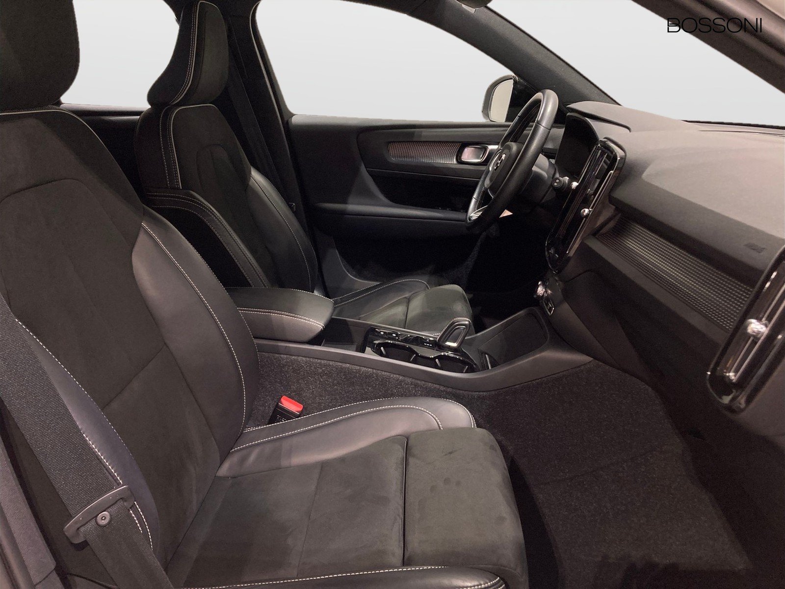 8 - Volvo XC40 1.5 t5 recharge plug-in-hybrid r-design geartronic my21