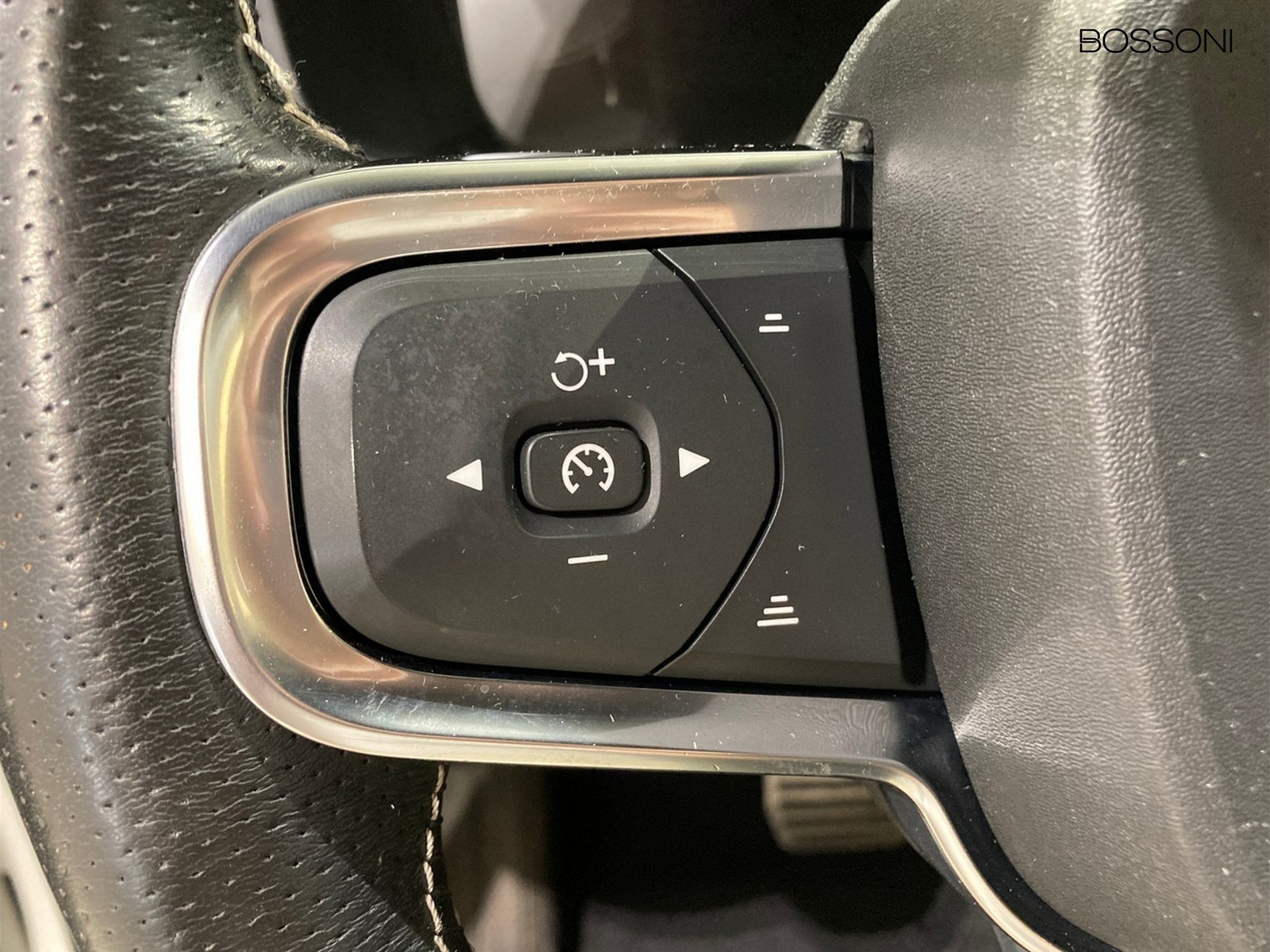 14 - Volvo XC40 1.5 t5 recharge plug-in-hybrid r-design geartronic my21