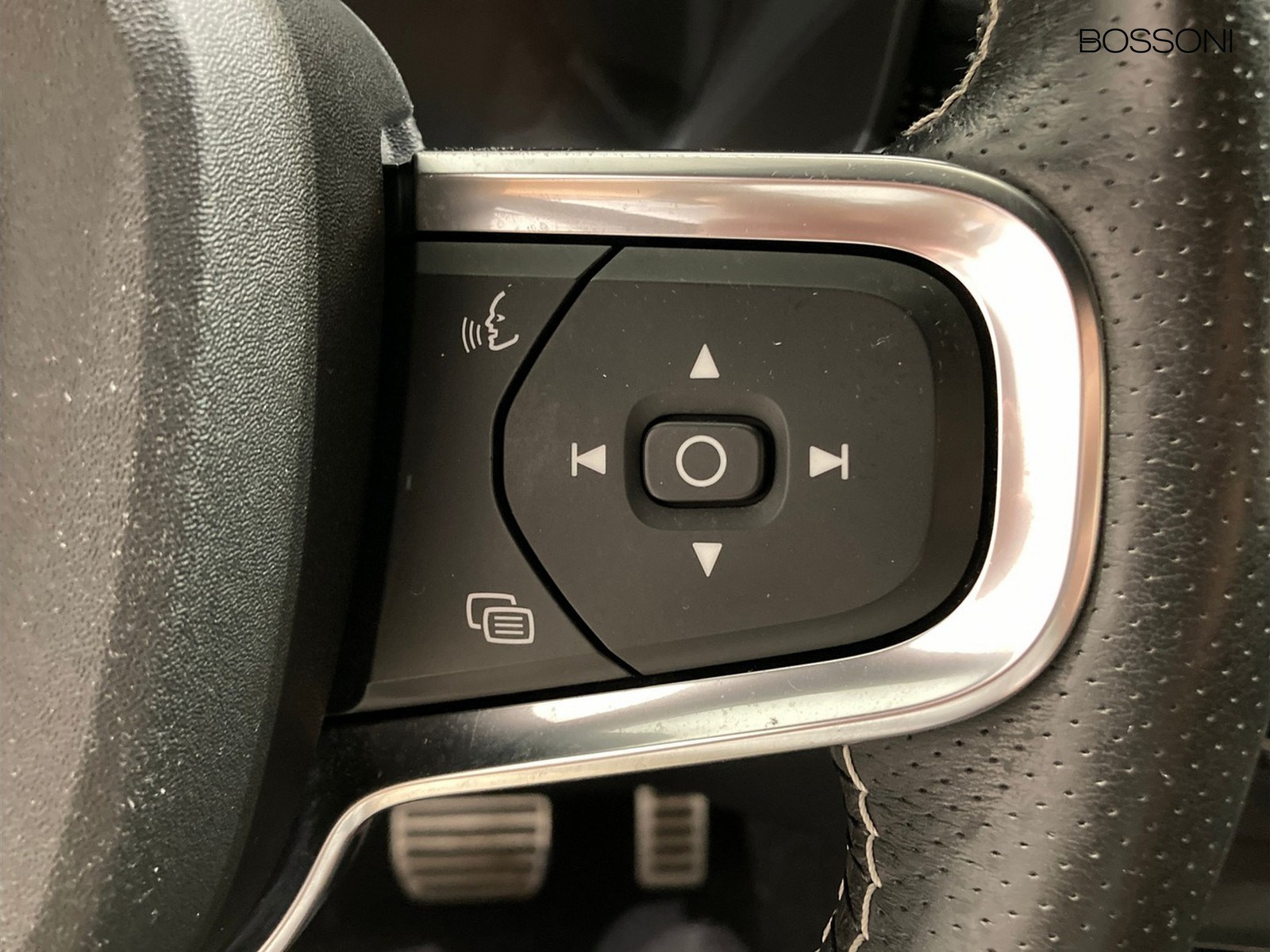 15 - Volvo XC40 1.5 t5 recharge plug-in-hybrid r-design geartronic my21