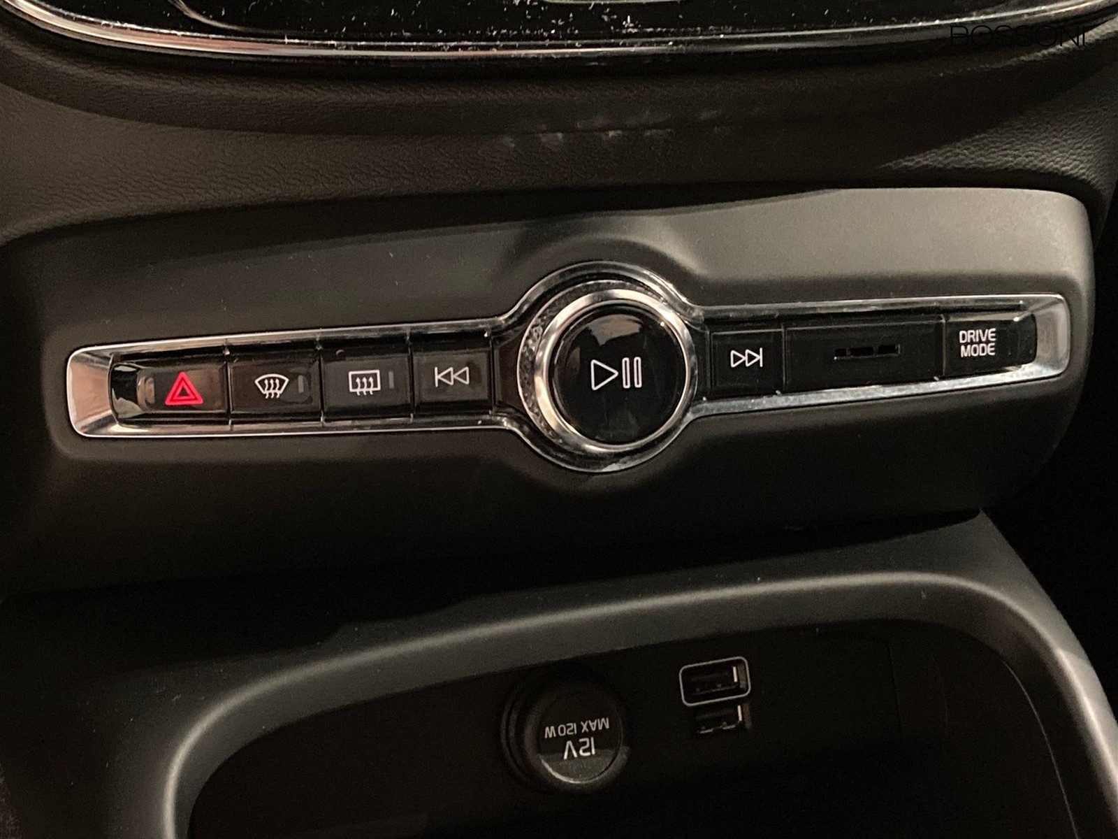 17 - Volvo XC40 1.5 t5 recharge plug-in-hybrid r-design geartronic my21