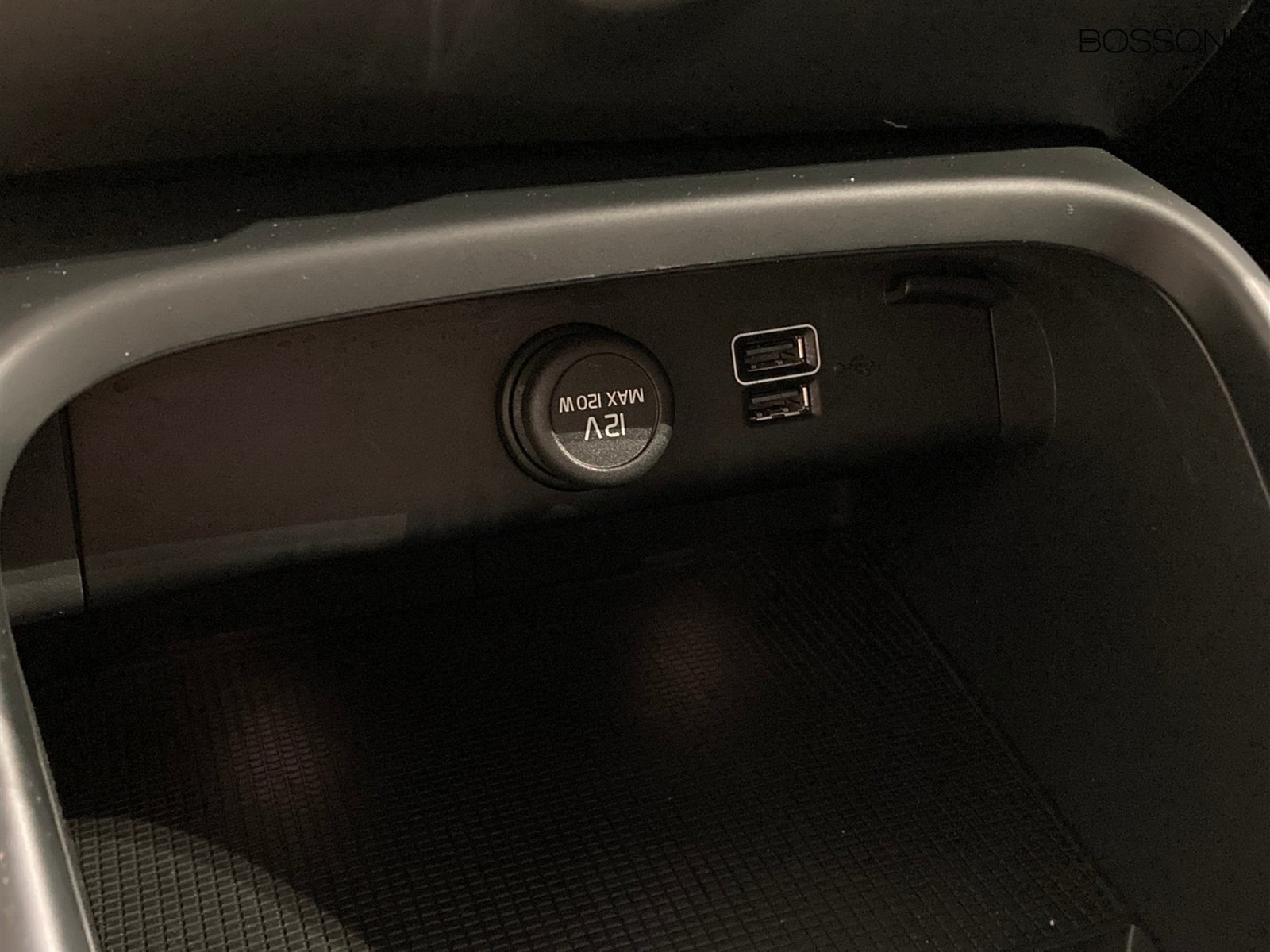 18 - Volvo XC40 1.5 t5 recharge plug-in-hybrid r-design geartronic my21