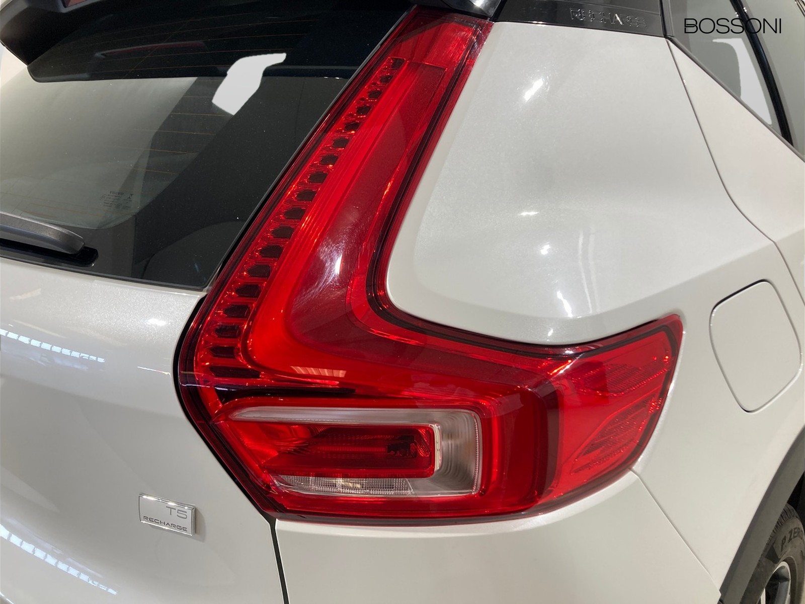 24 - Volvo XC40 1.5 t5 recharge plug-in-hybrid r-design geartronic my21