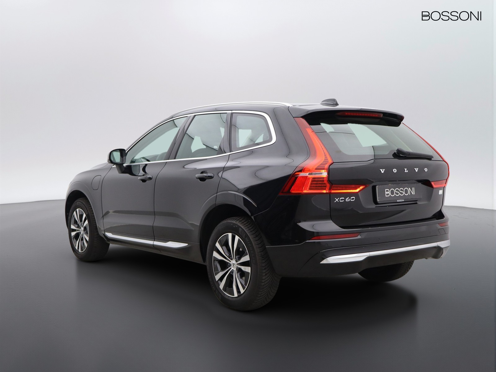 5 - Volvo XC60 2.0 t6 recharge plug-in hybrid  inscription expression awd automatico