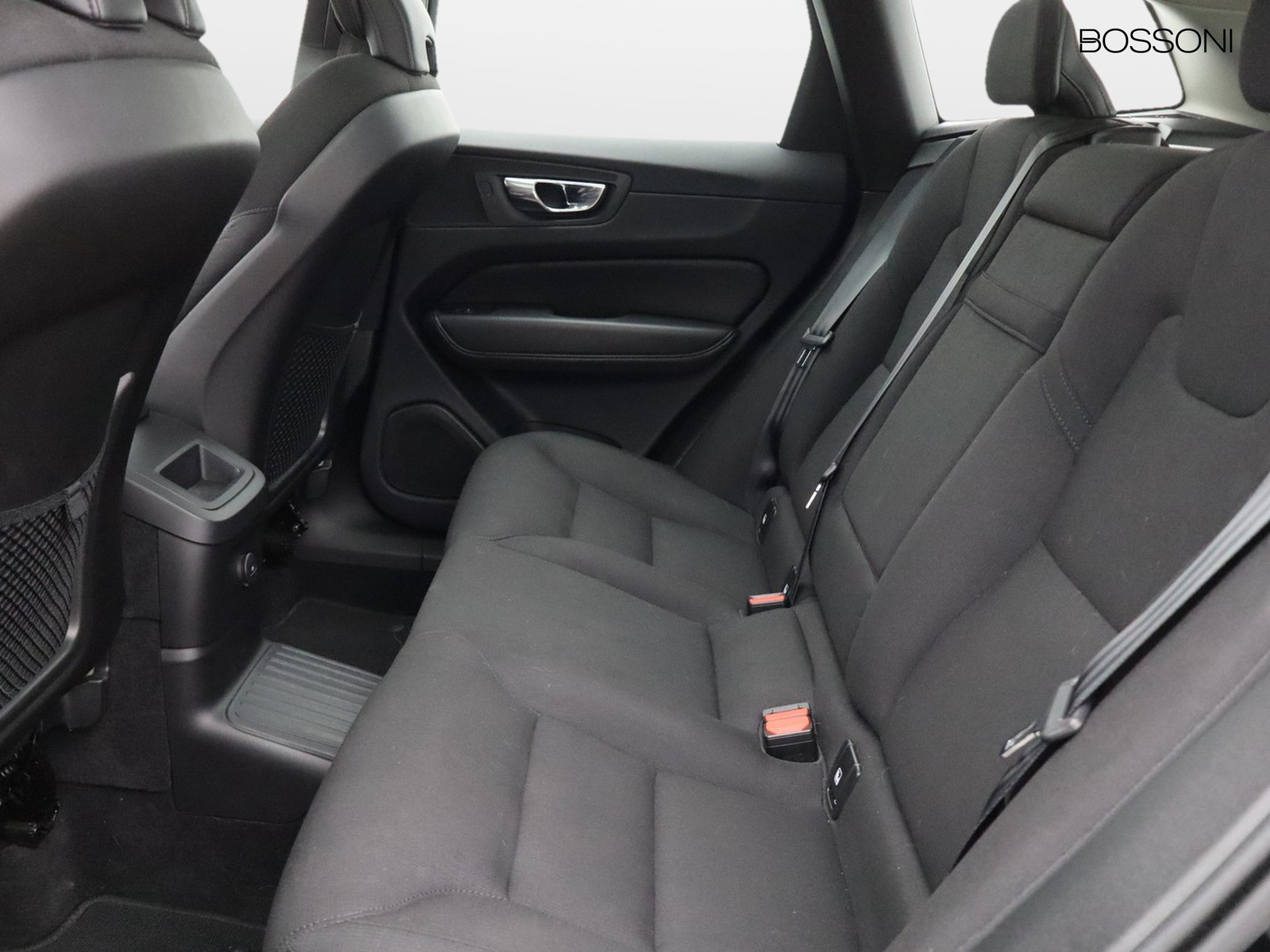8 - Volvo XC60 2.0 t6 recharge plug-in hybrid  inscription expression awd automatico