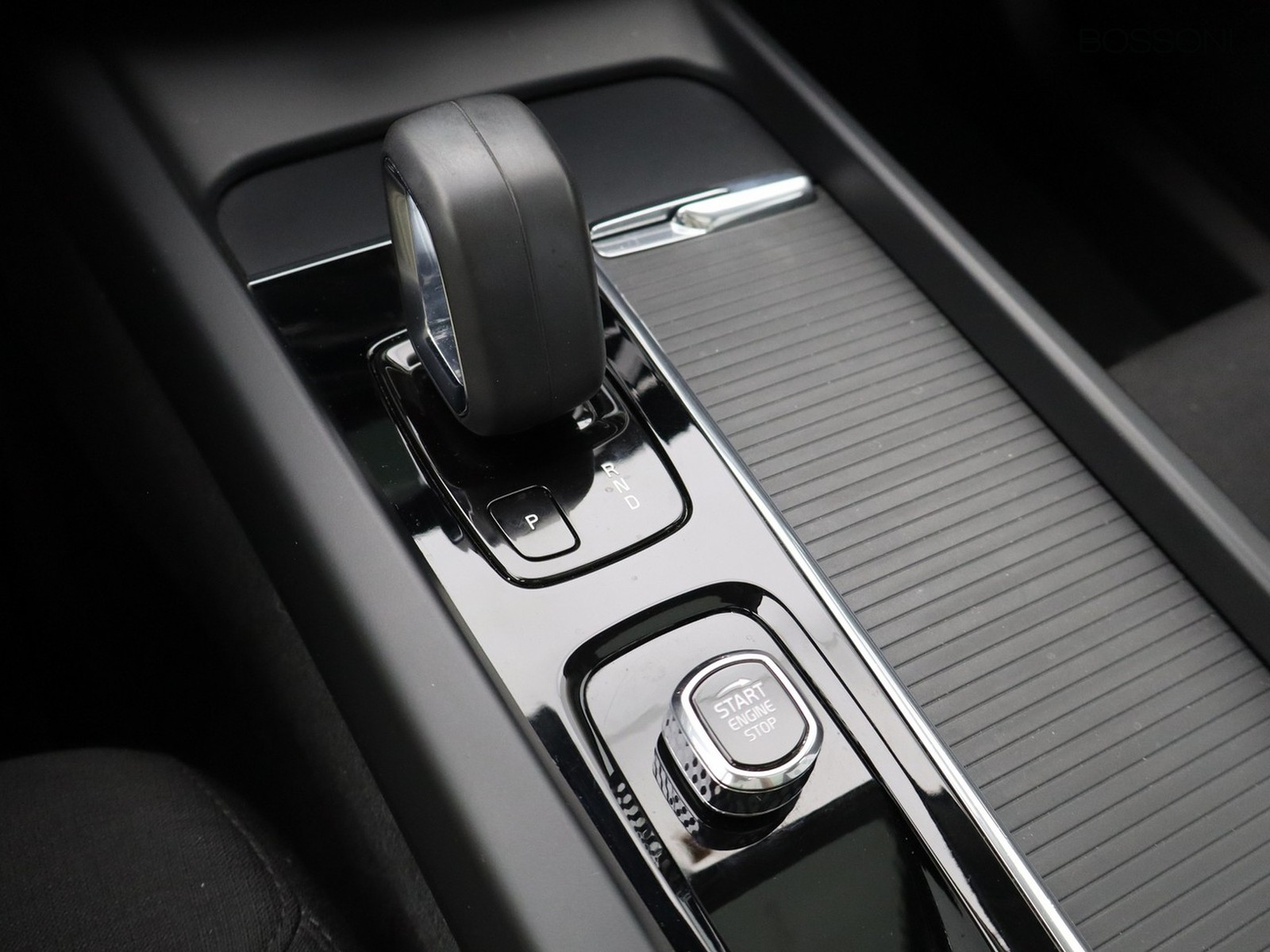 14 - Volvo XC60 2.0 t6 recharge plug-in hybrid  inscription expression awd automatico
