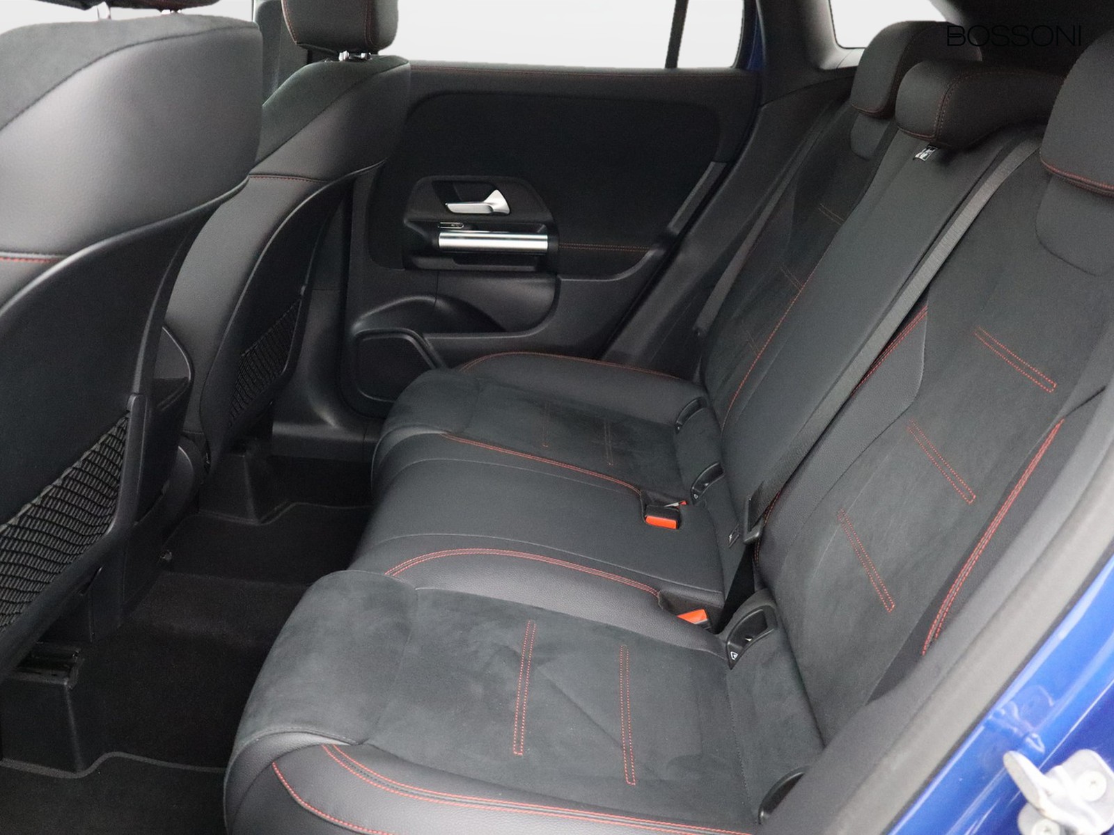 8 - Mercedes GLA 200 d amg line premium 8g-dct