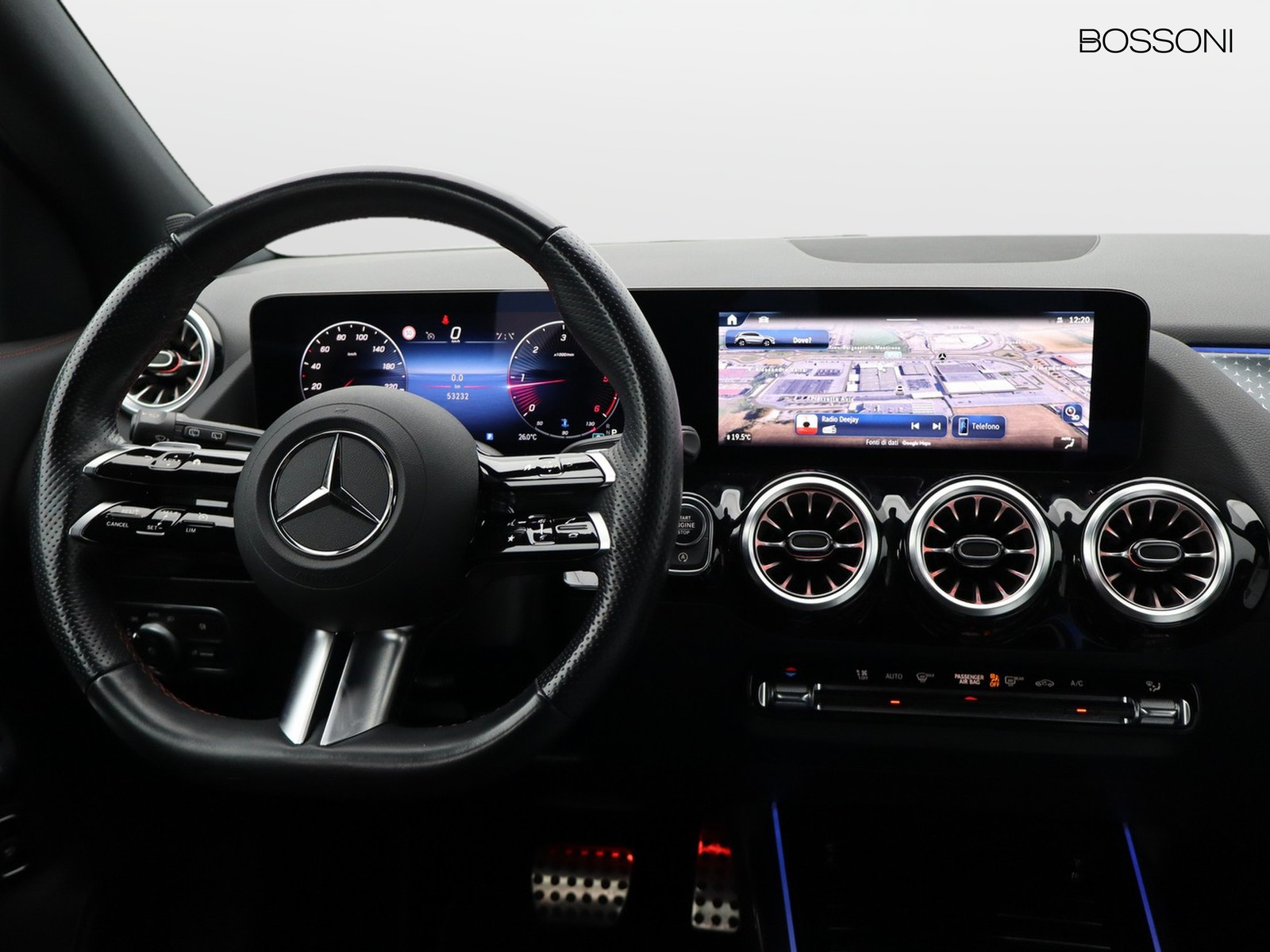 12 - Mercedes GLA 200 d amg line premium 8g-dct