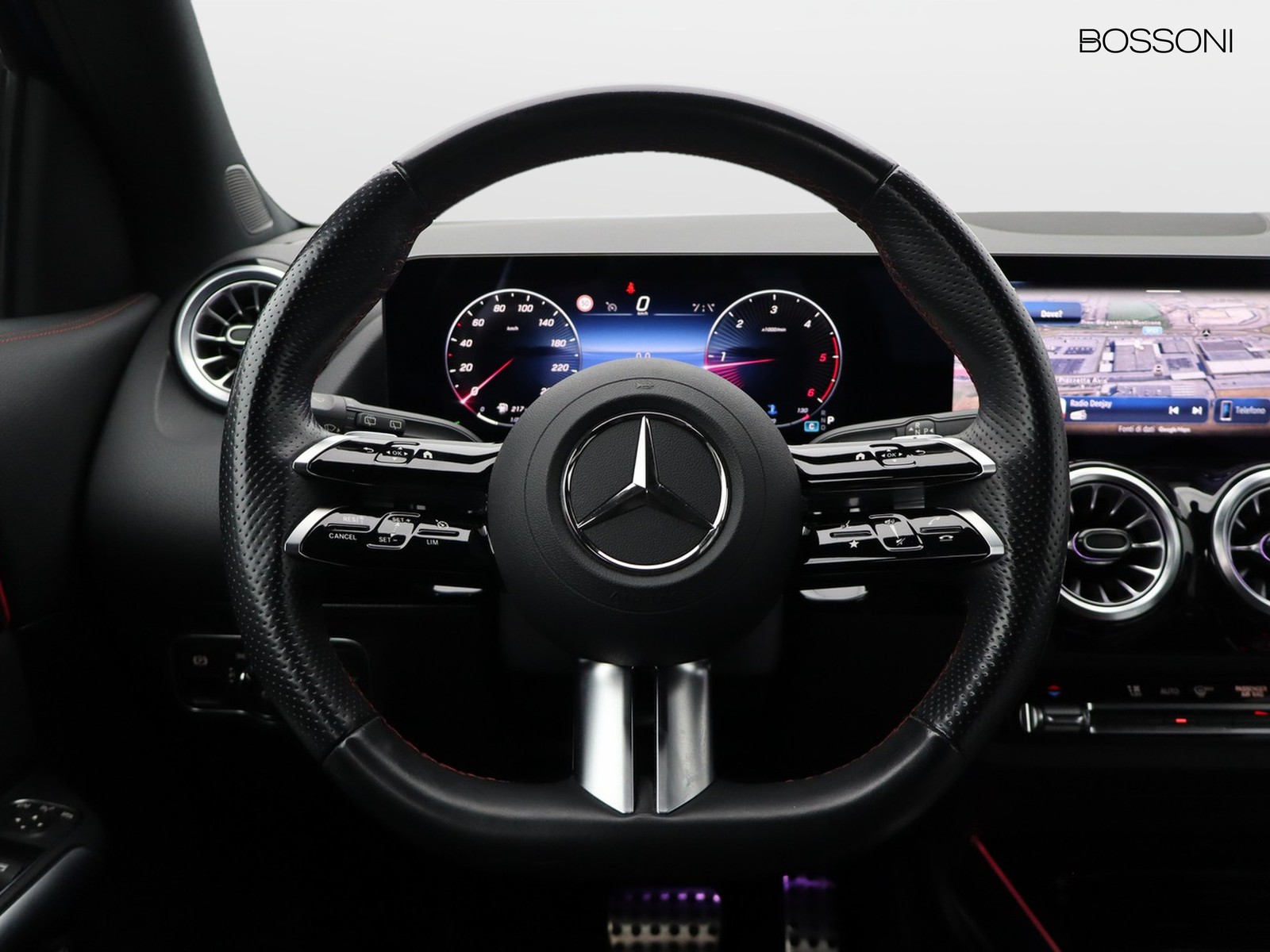 17 - Mercedes GLA 200 d amg line premium 8g-dct
