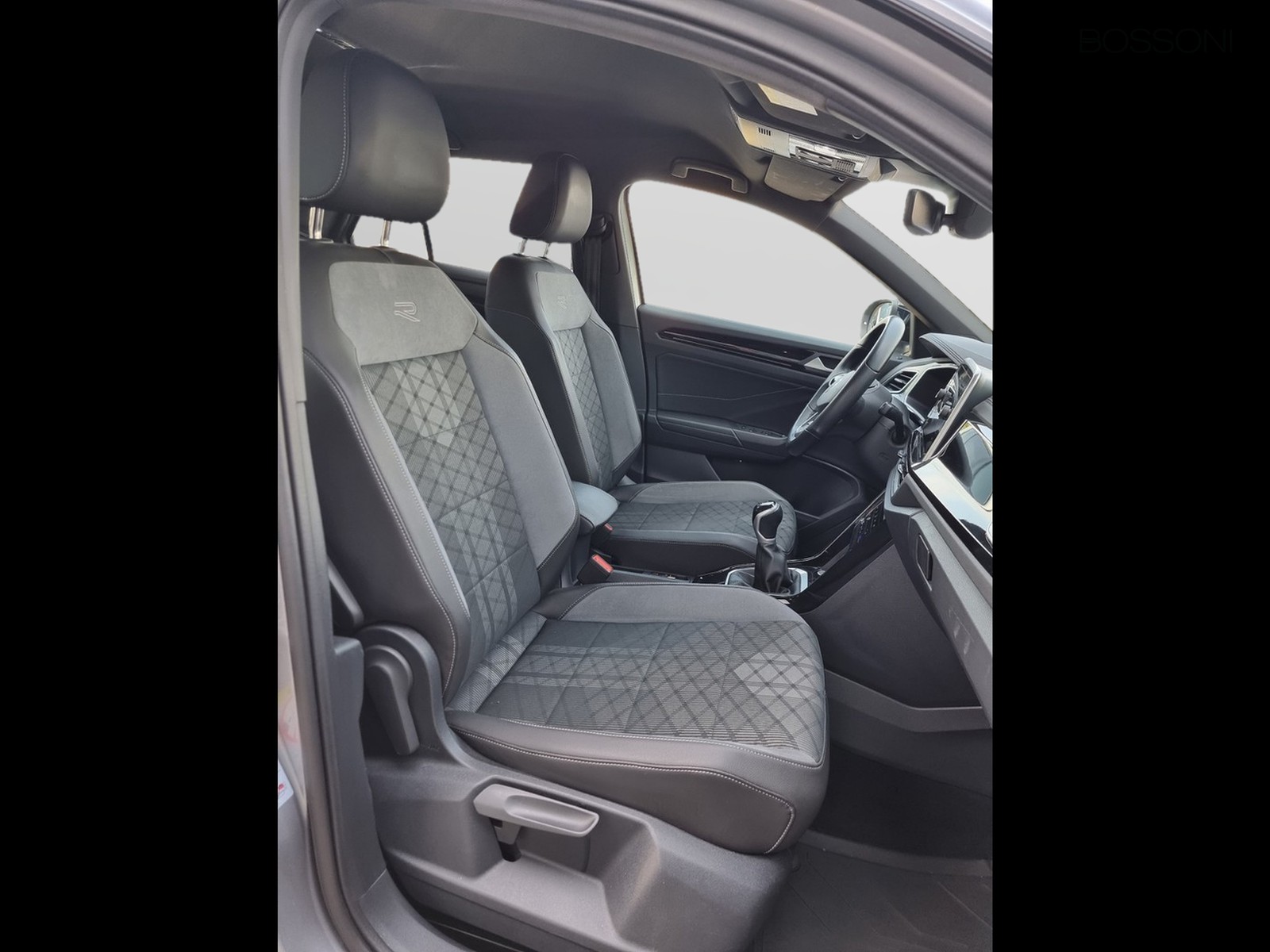 12 - Volkswagen T-Roc 1.0 tsi 110cv r line