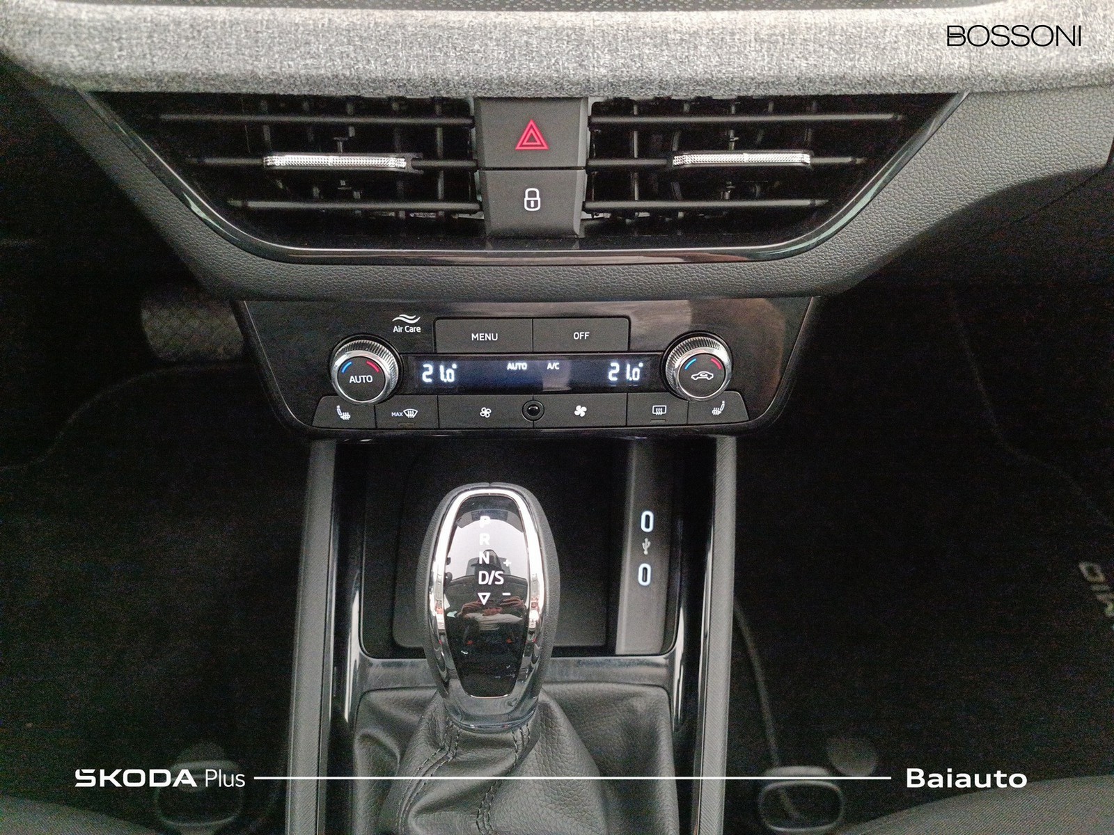 11 - Skoda Kamiq 1.0 tsi 115cv black dots dsg
