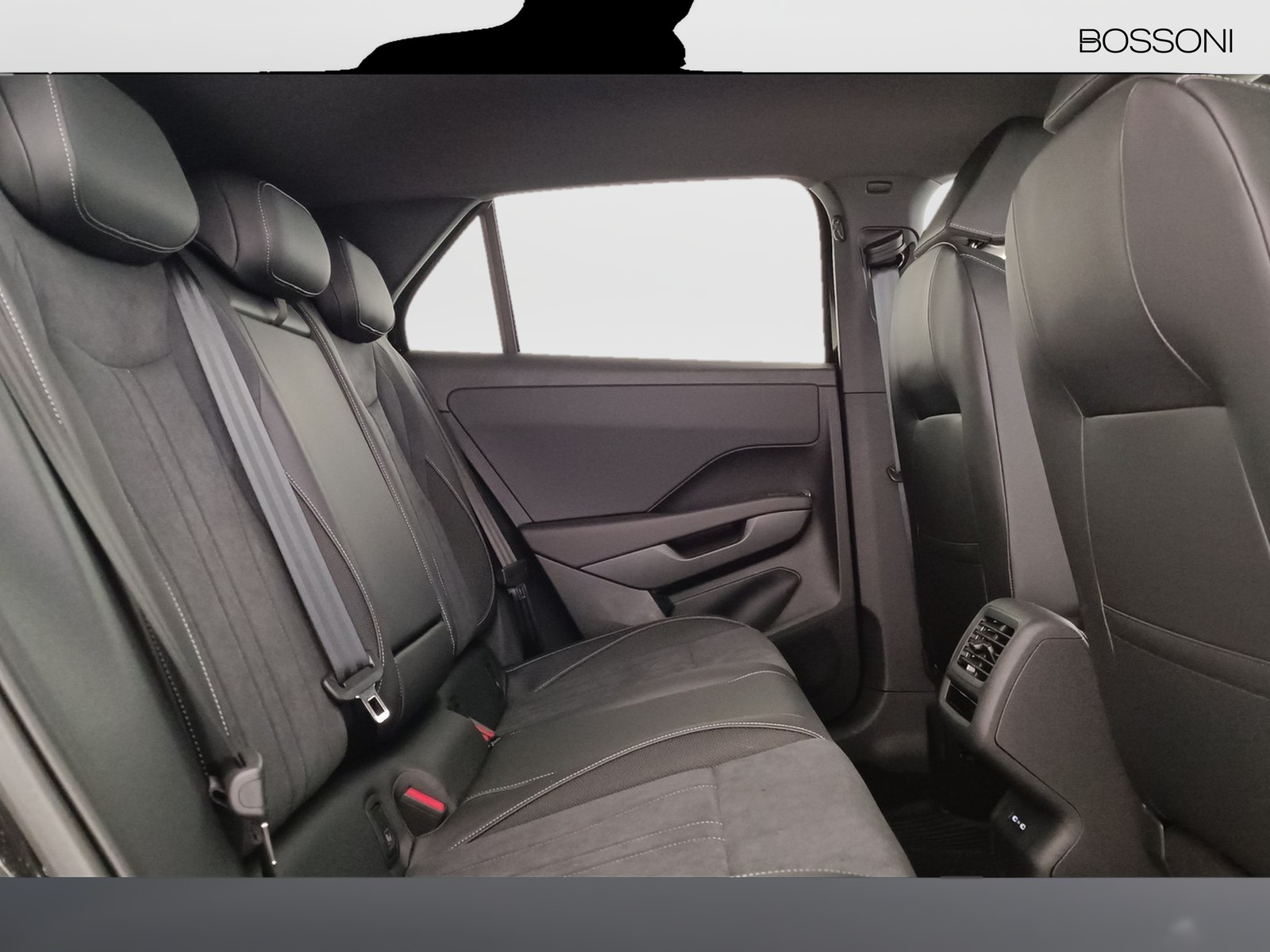9 - Volkswagen T-Roc 1.5 etsi act 115cv style dsg