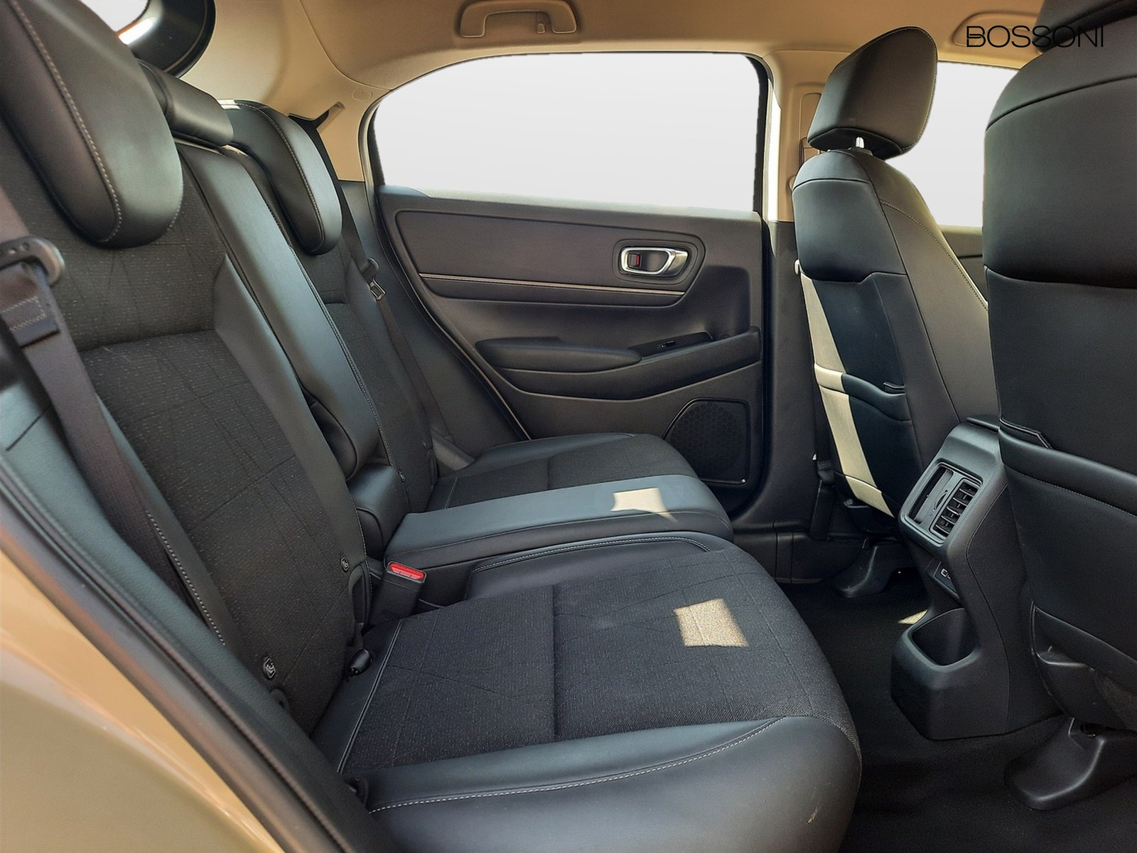 10 - Honda HR-V 1.5 hev advance