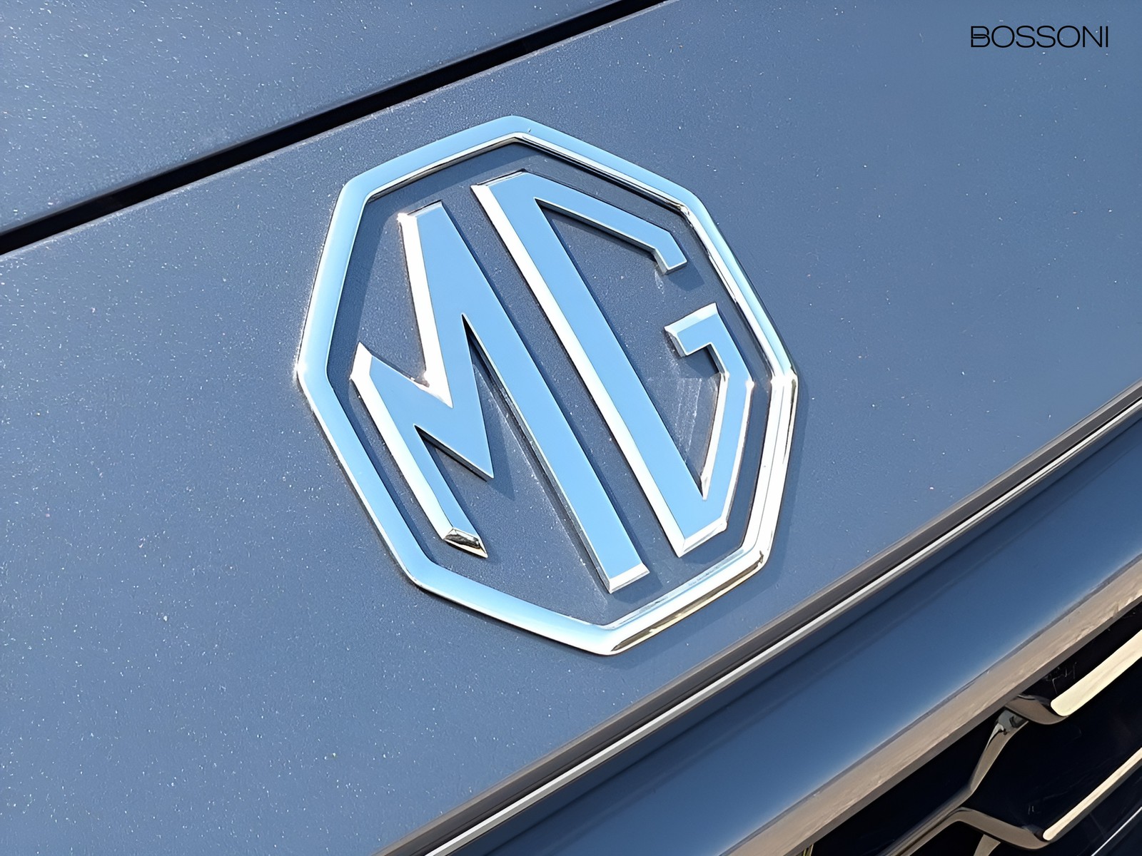 24 - Mg ZS 1.5 hybrid+ luxury auto