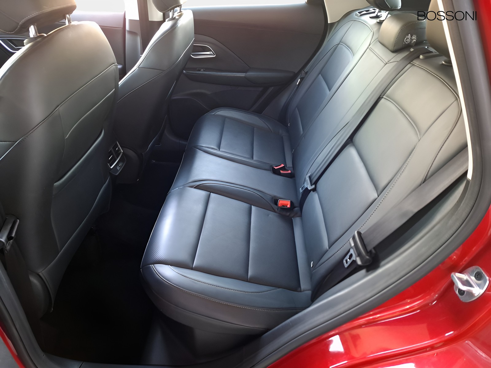 12 - Mg ZS 1.5 hybrid+ luxury auto