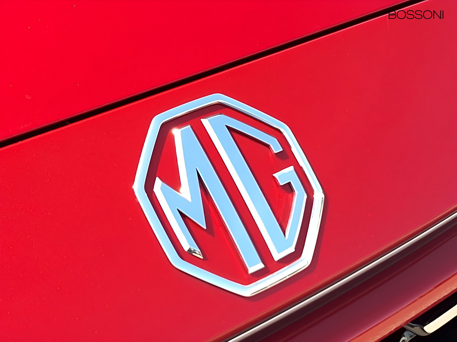 24 - Mg ZS 1.5 hybrid+ luxury auto