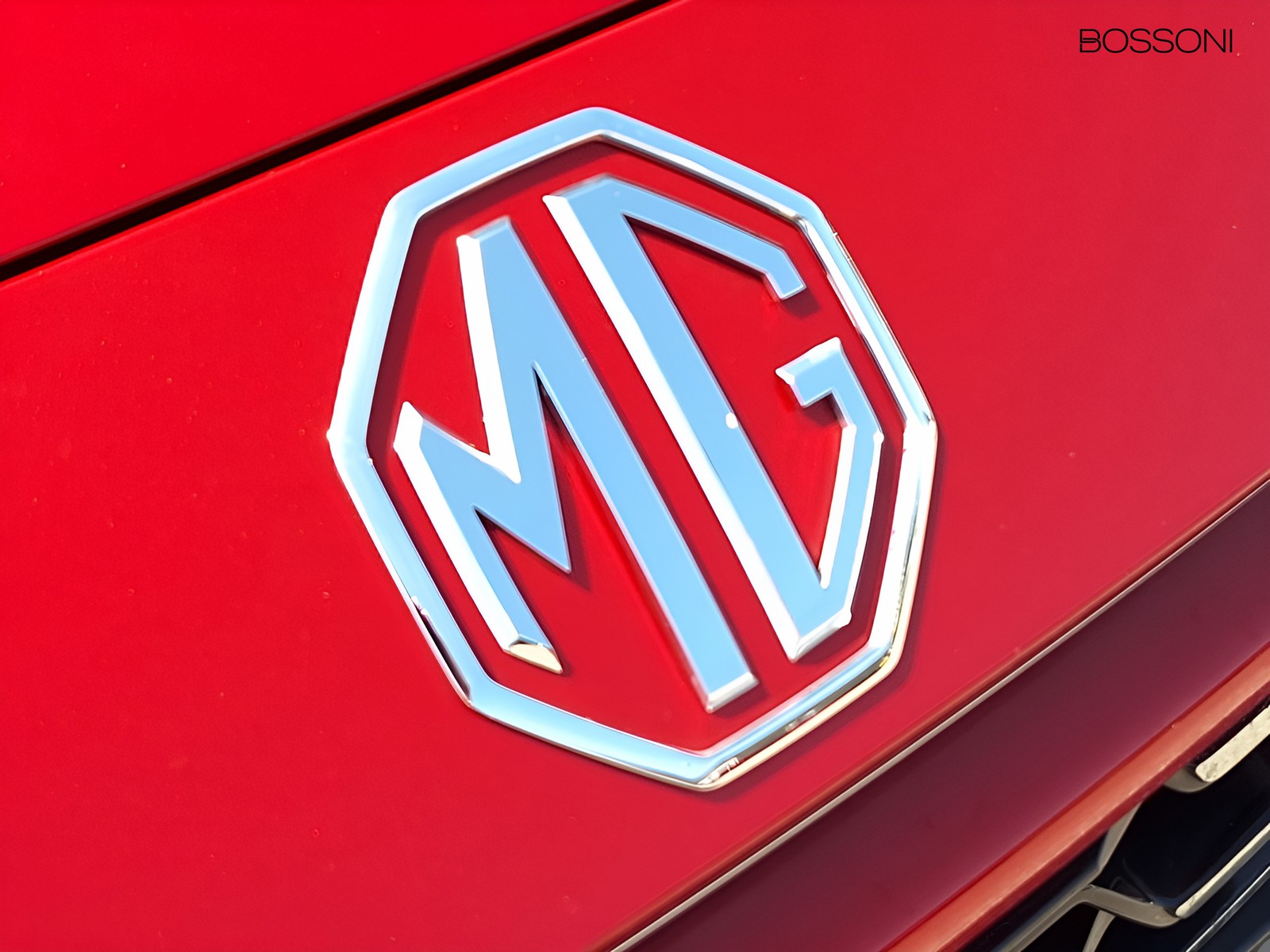 24 - Mg ZS 1.5 hybrid+ luxury auto