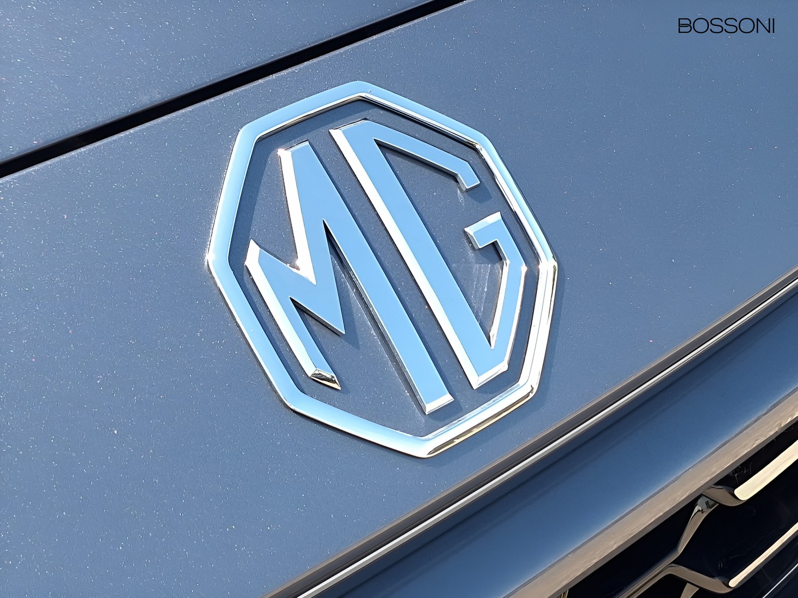 24 - Mg ZS 1.5 hybrid+ luxury auto