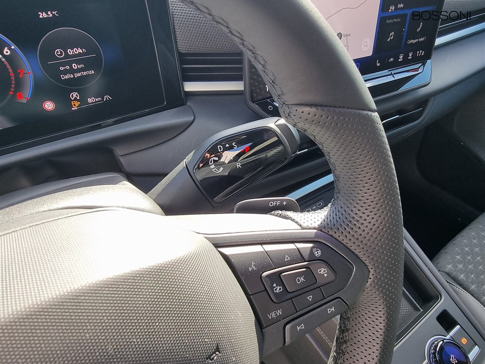 8 - Volkswagen T-Roc 1.5 etsi act 150cv r-line dsg