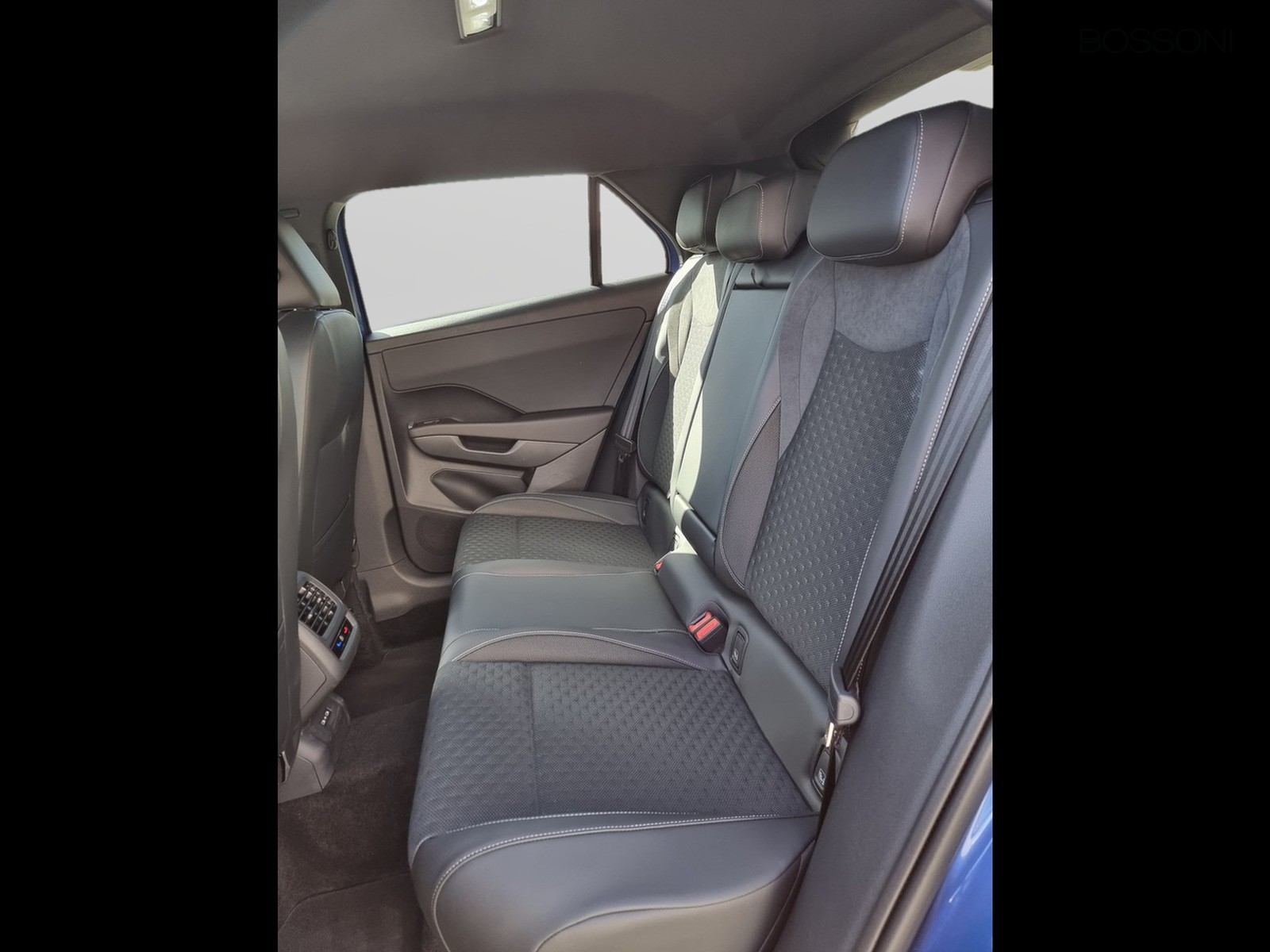 10 - Volkswagen T-Roc 1.5 etsi act 150cv r-line dsg