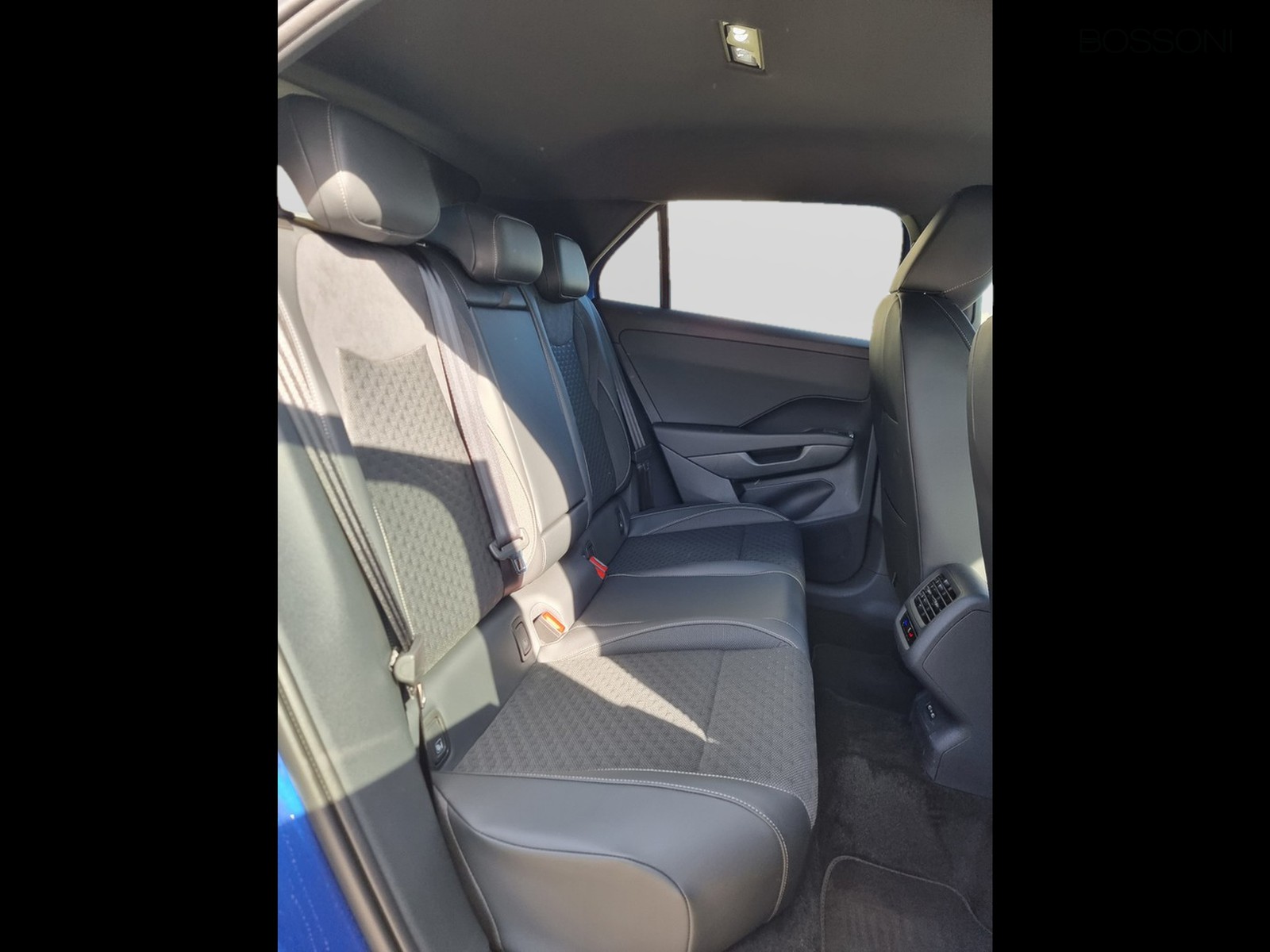 14 - Volkswagen T-Roc 1.5 etsi act 150cv r-line dsg