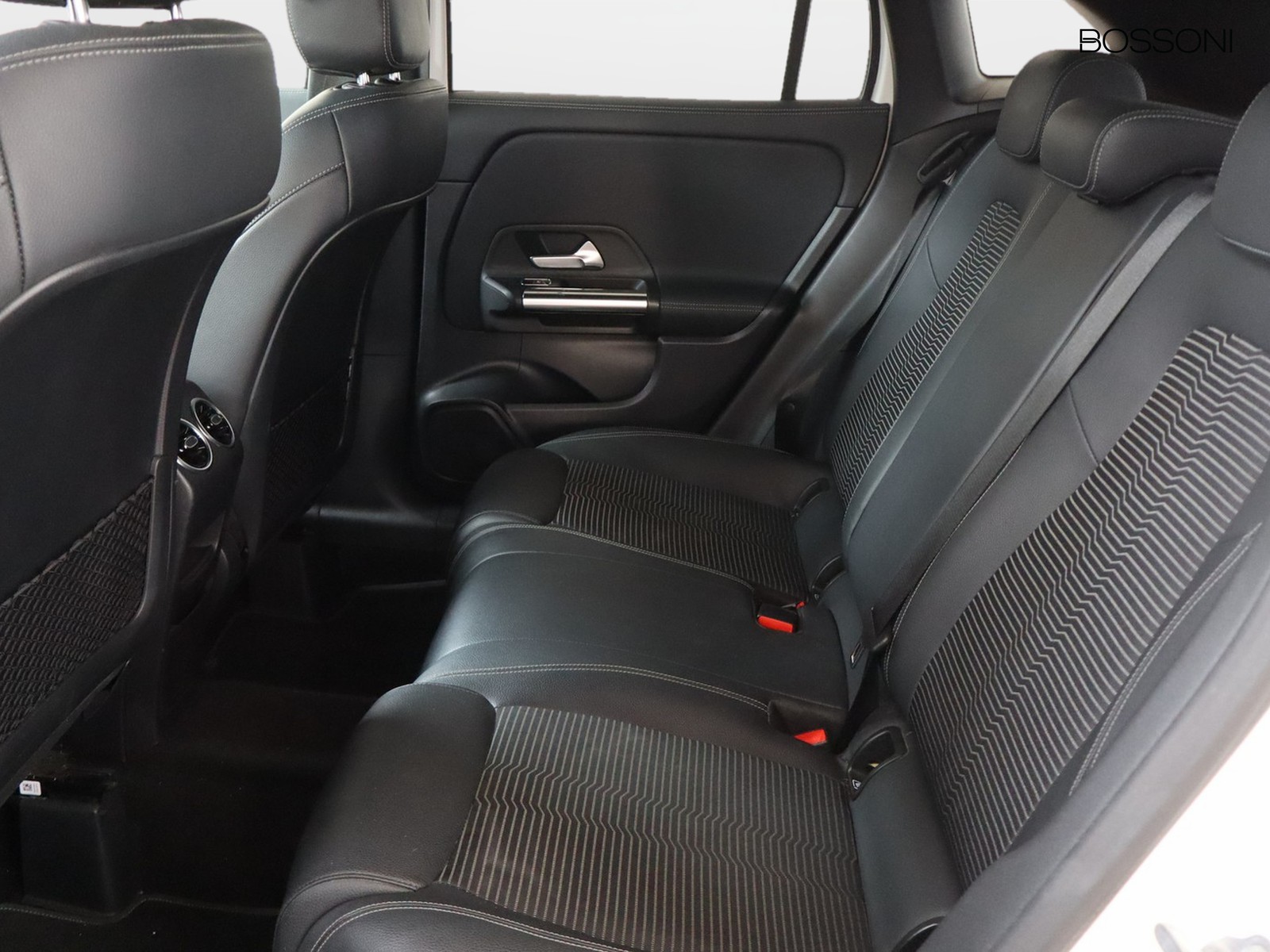 8 - Mercedes GLA 180 d sport plus 8g-dct