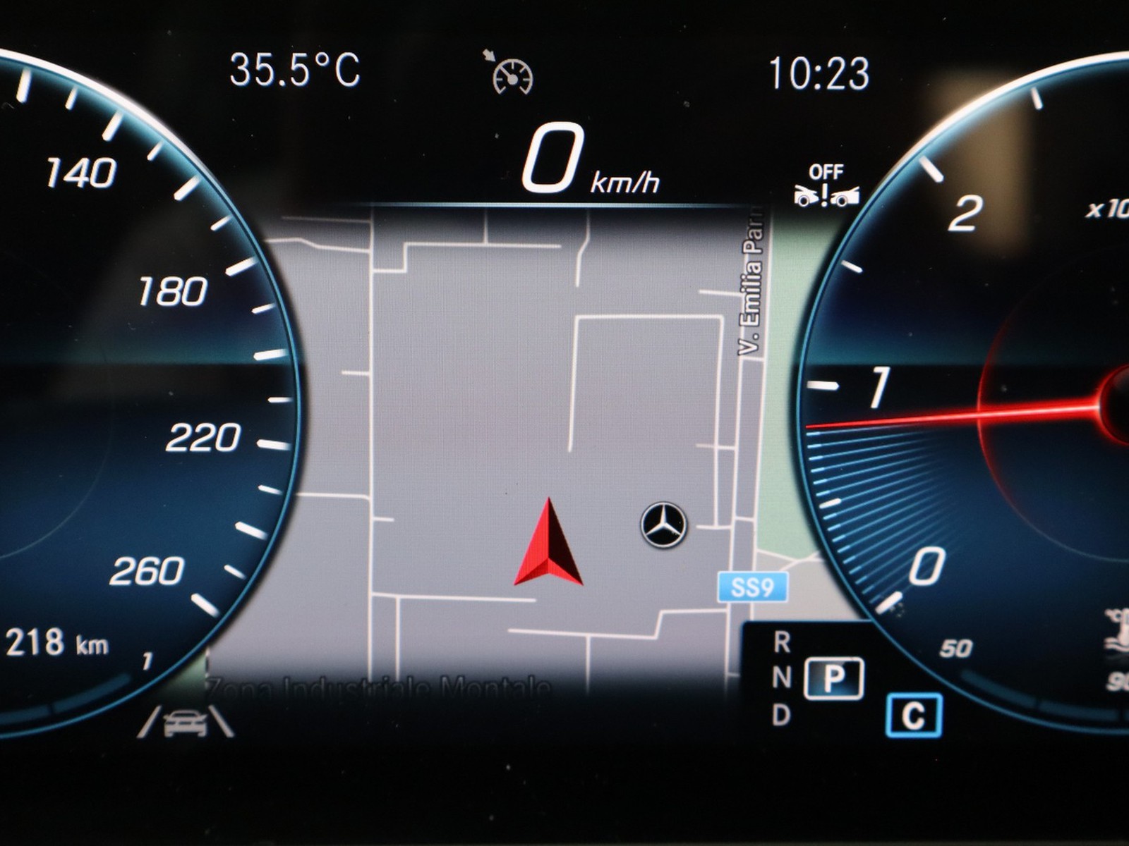 15 - Mercedes GLA 180 d sport plus 8g-dct