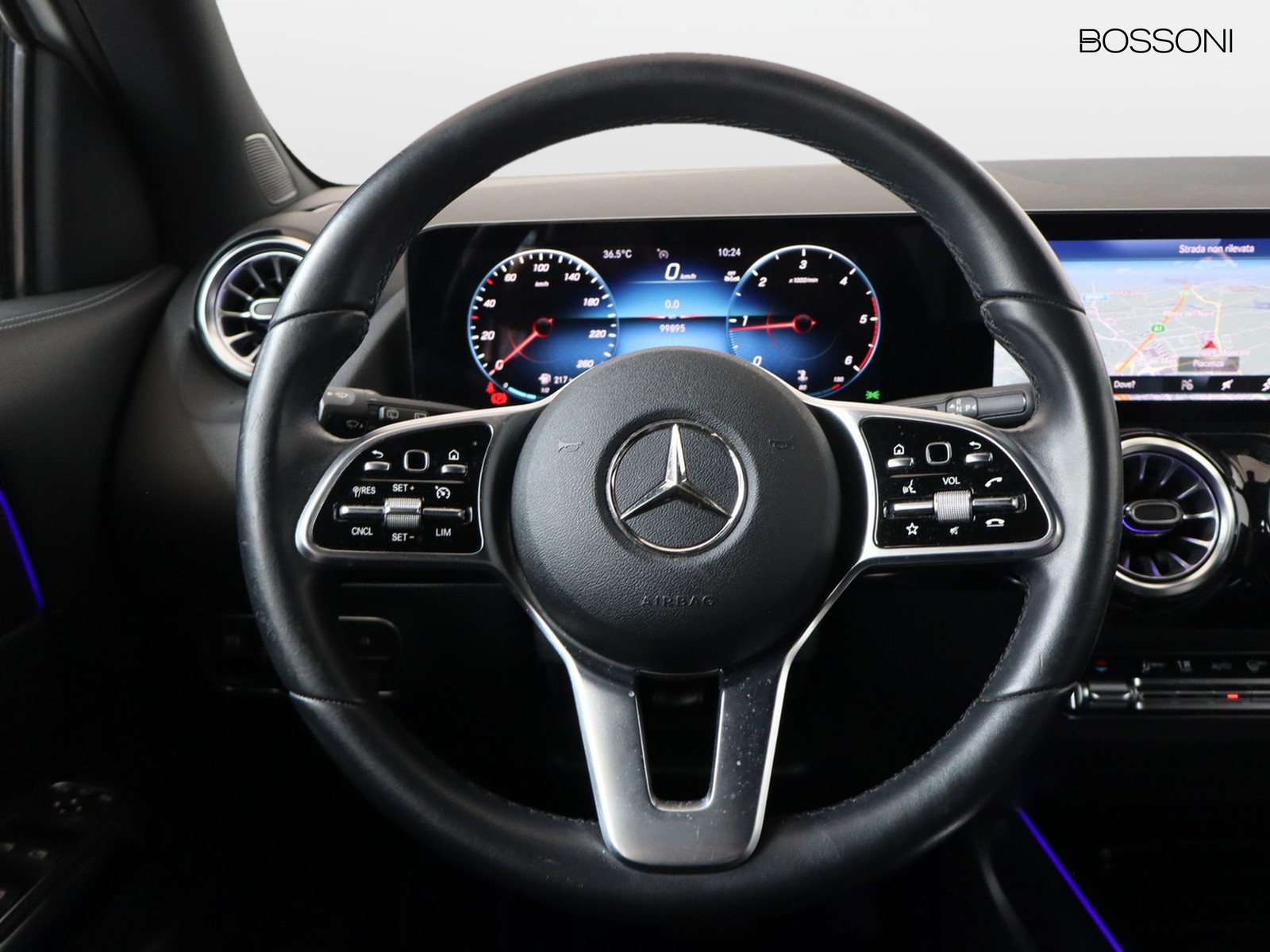 16 - Mercedes GLA 180 d sport plus 8g-dct
