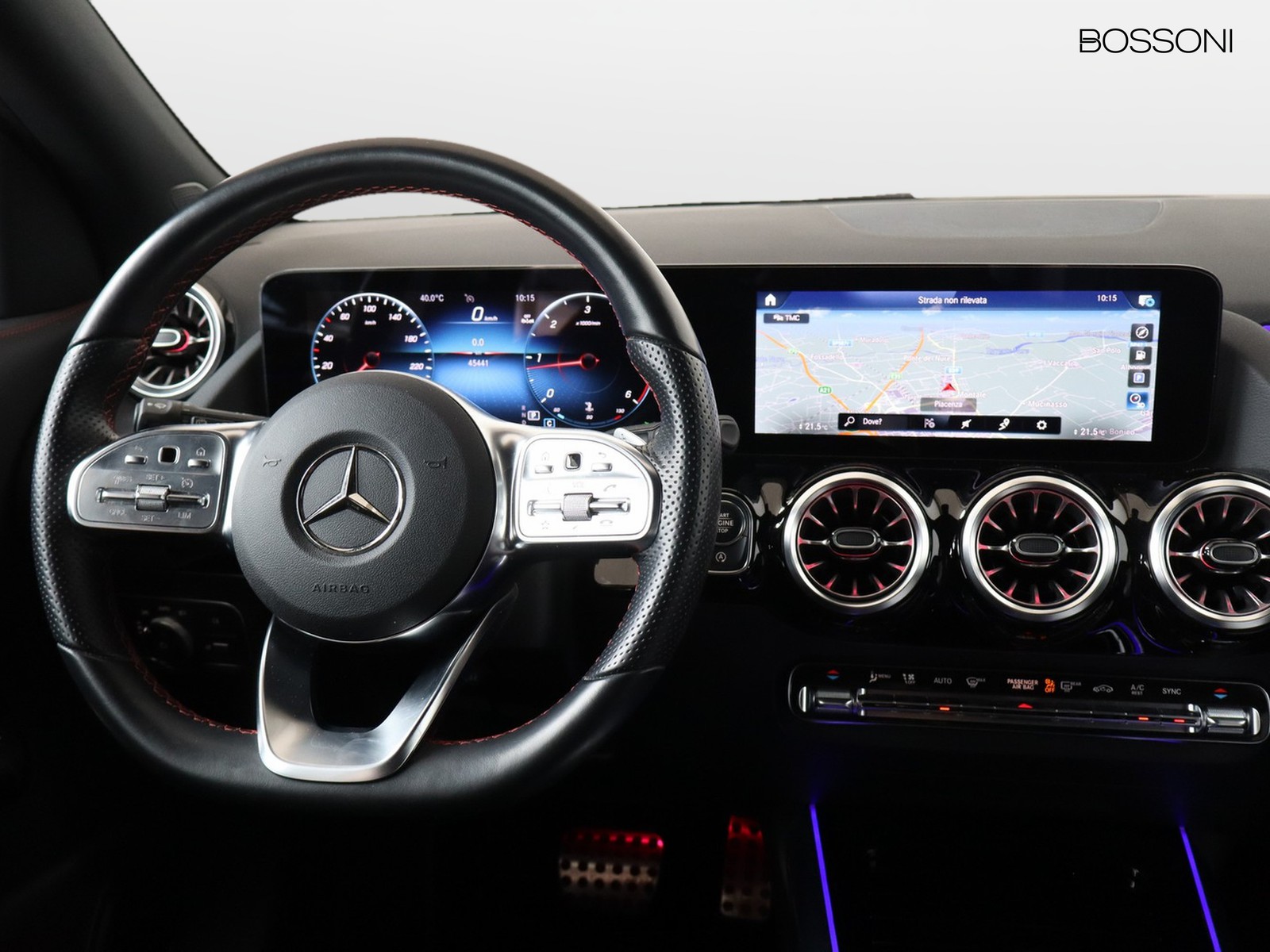 12 - Mercedes GLA 200 d premium 4matic 8g-dct