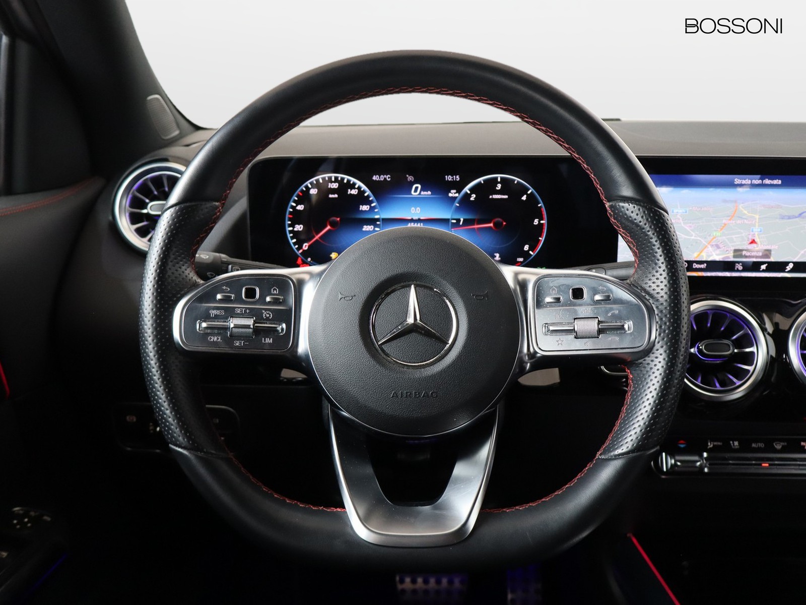 16 - Mercedes GLA 200 d premium 4matic 8g-dct