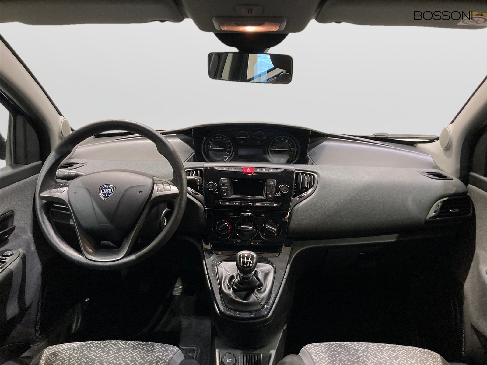 6 - Lancia Ypsilon 1.0 firefly hybrid 70cv silver s&s