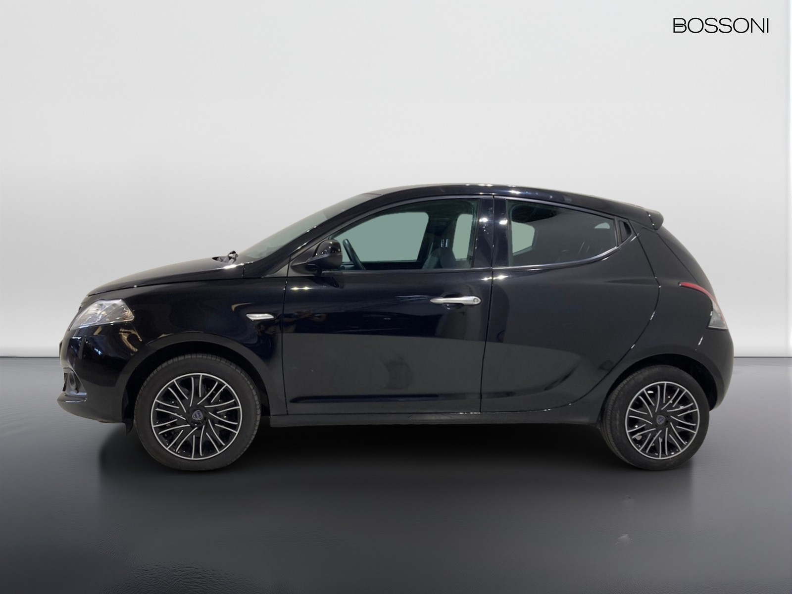 5 - Lancia Ypsilon 1.0 firefly hybrid 70cv silver s&s