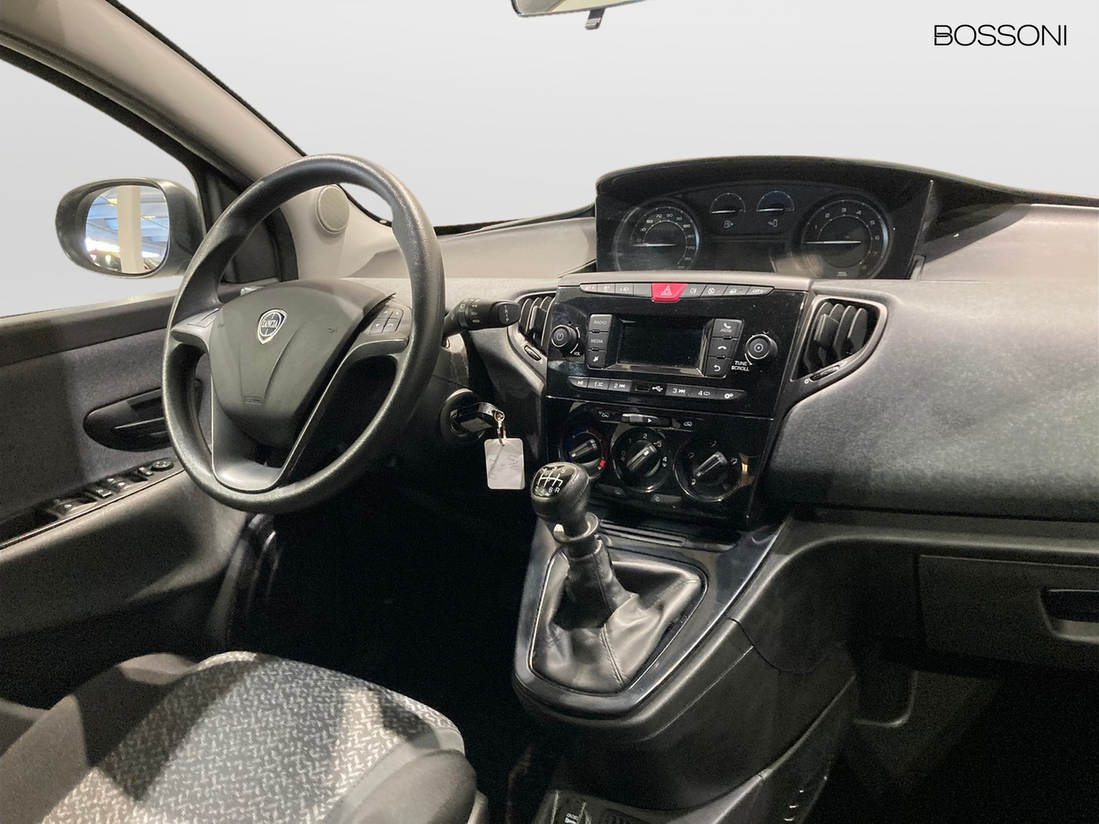 6 - Lancia Ypsilon 1.0 firefly hybrid 70cv silver s&s