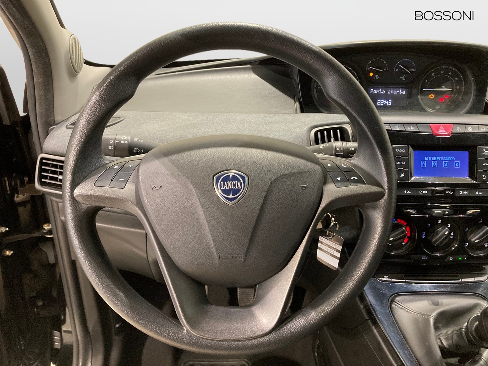 8 - Lancia Ypsilon 1.0 firefly hybrid 70cv silver s&s
