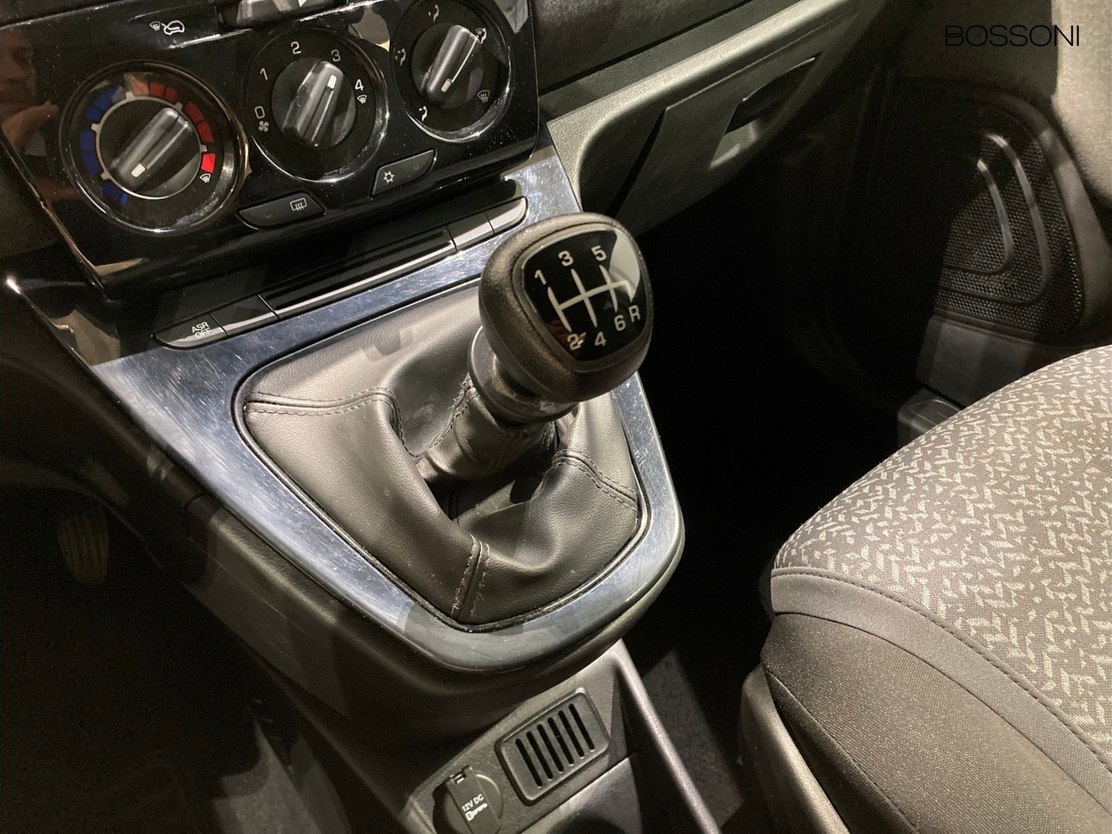11 - Lancia Ypsilon 1.0 firefly hybrid 70cv silver s&s