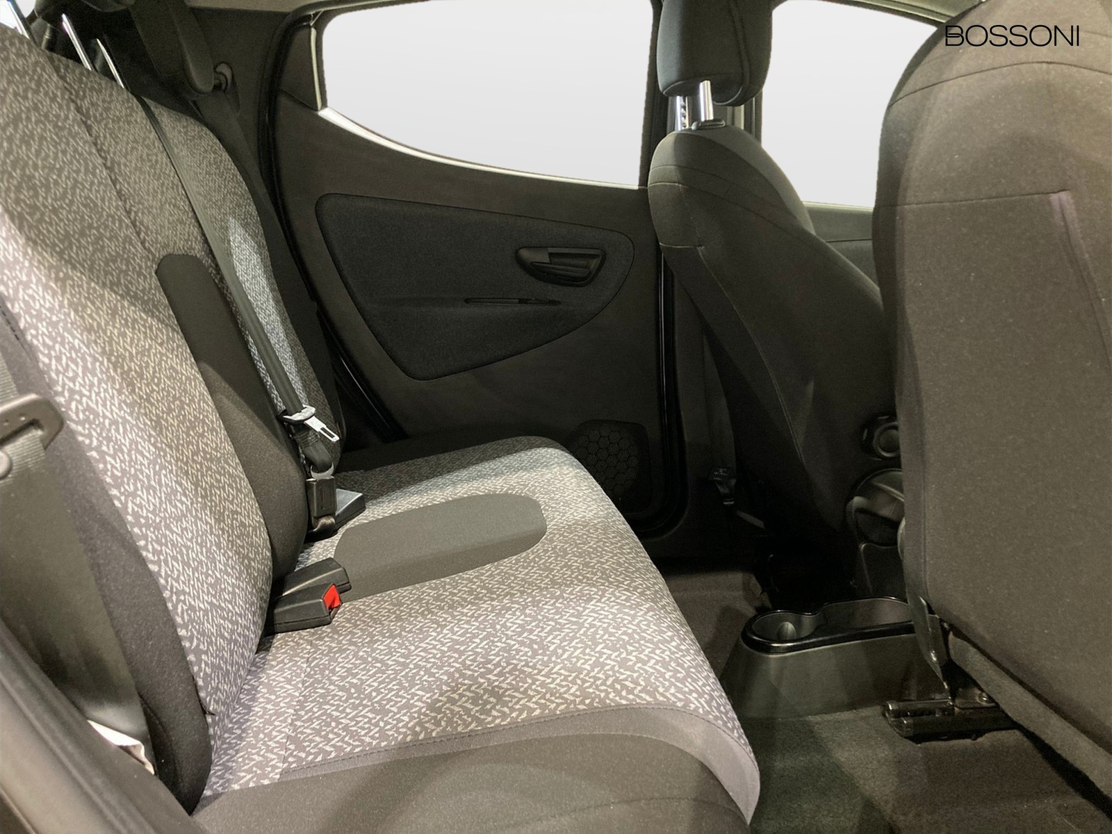 15 - Lancia Ypsilon 1.0 firefly hybrid 70cv silver s&s