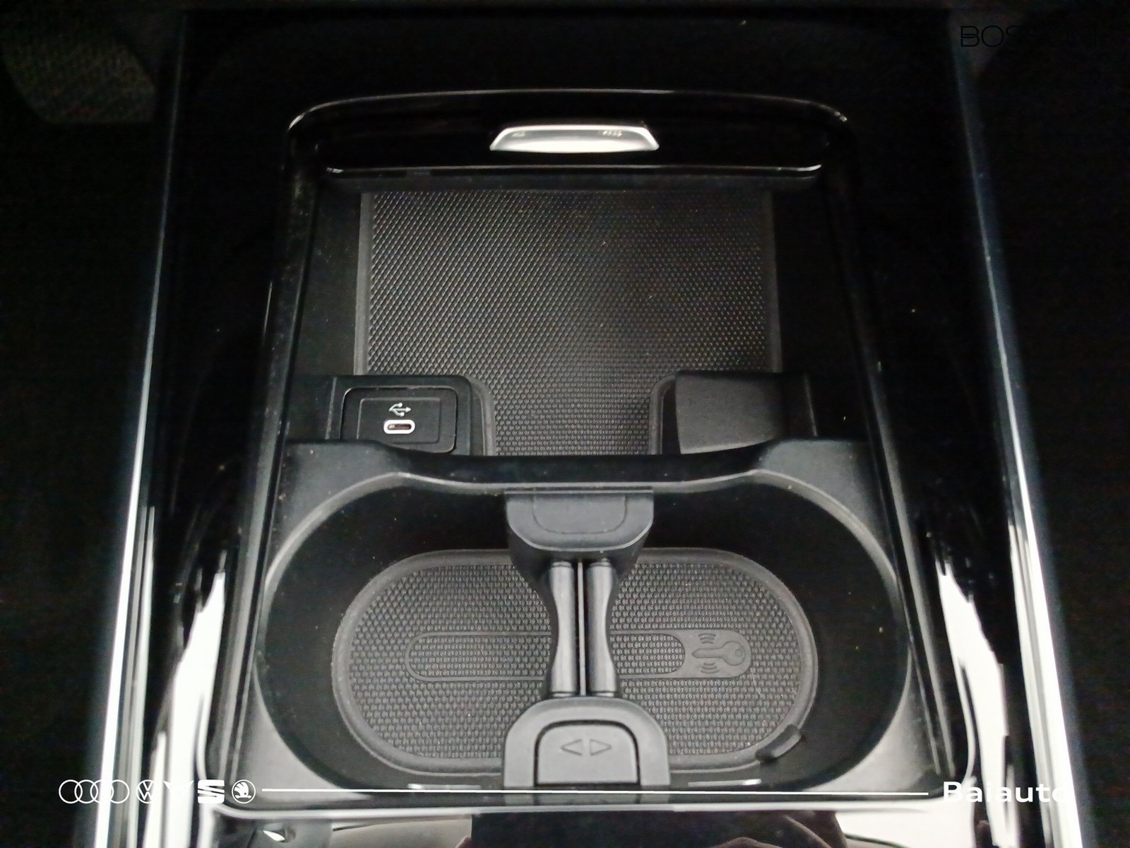 12 - Mercedes GLA 180 d progressive advanced 8g-dct