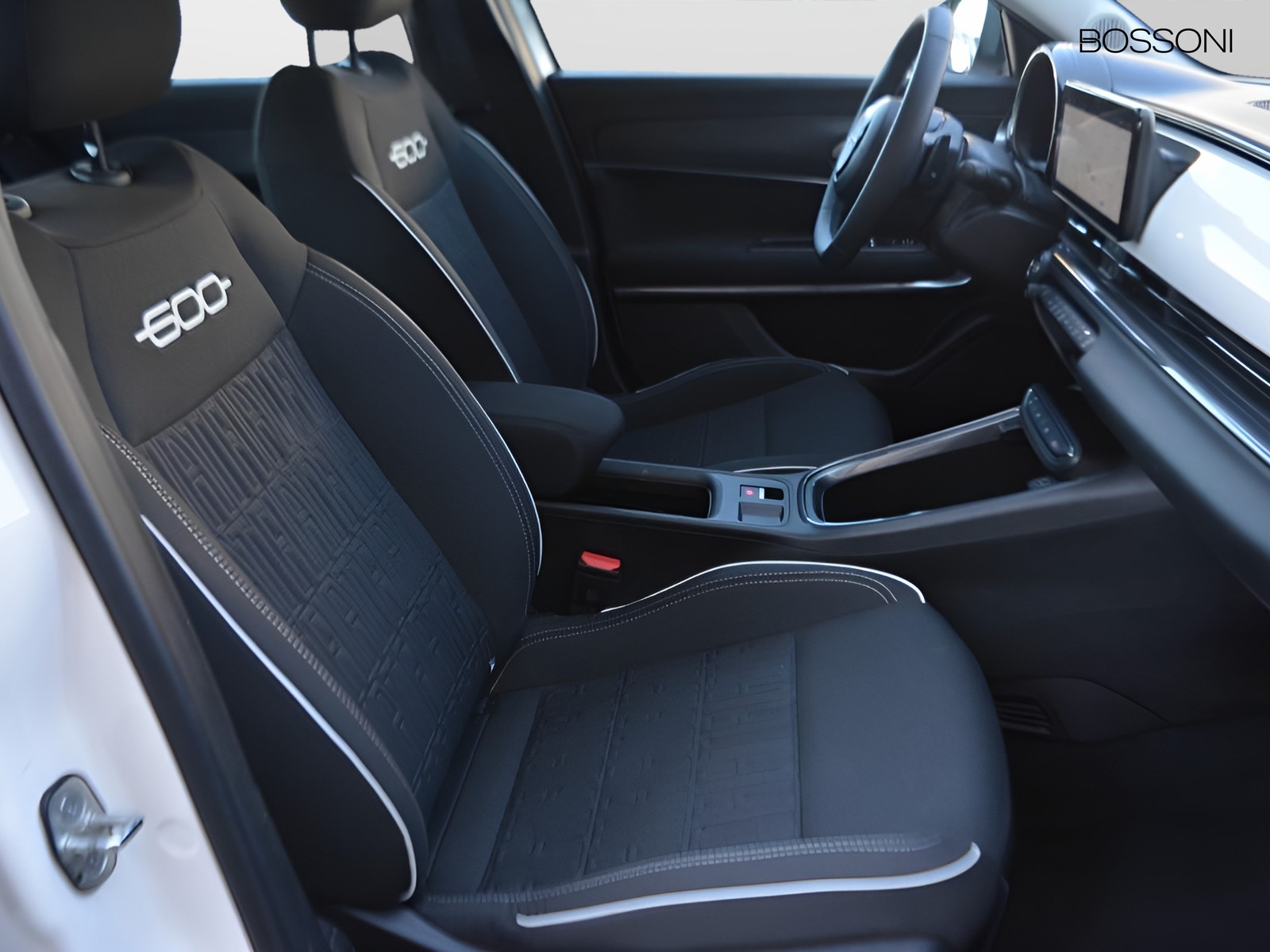 5 - Fiat 600 1.2 hybrid 145cv edct